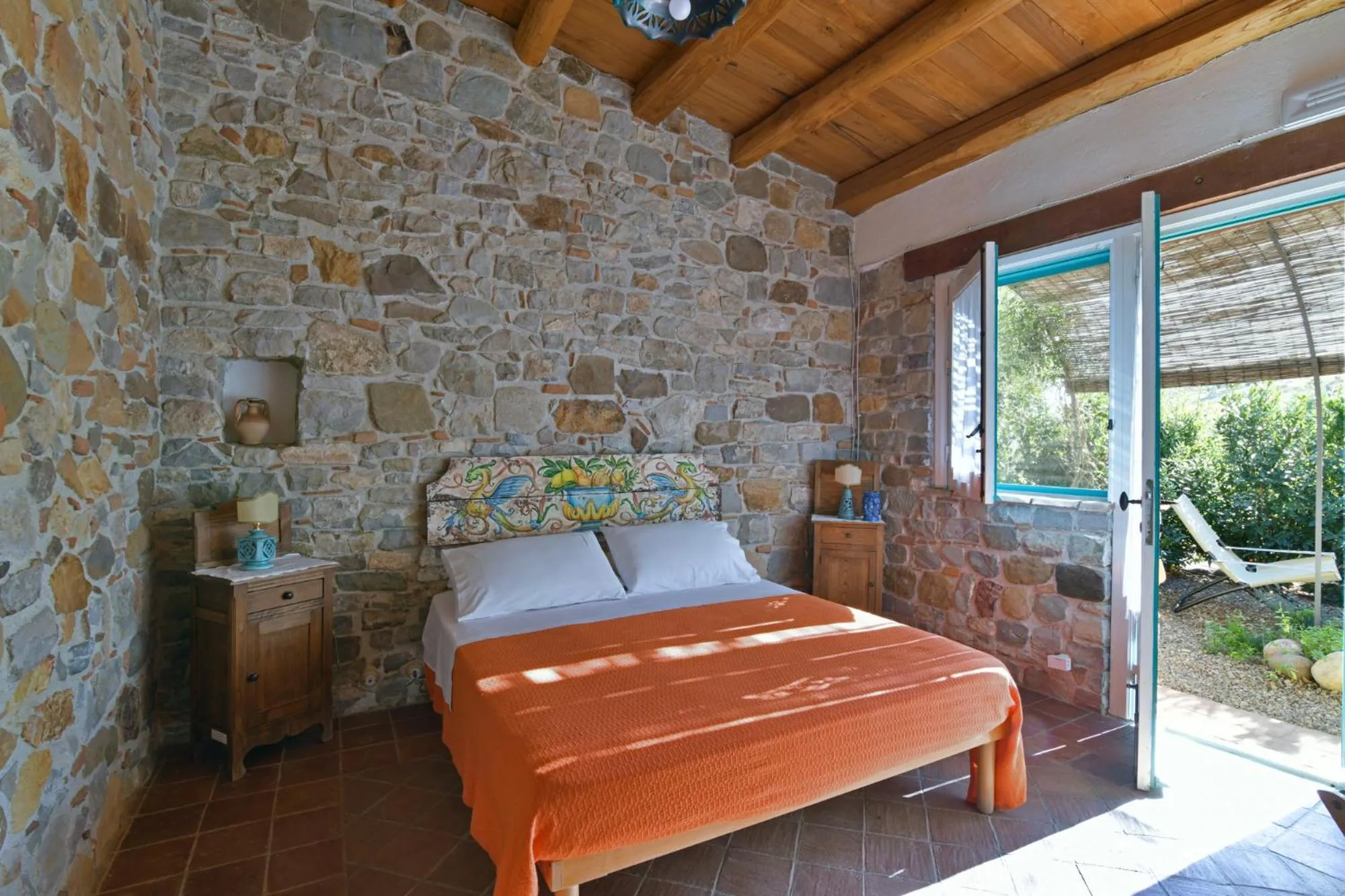 Photo of the whole room, Bed in Terre Di Himera