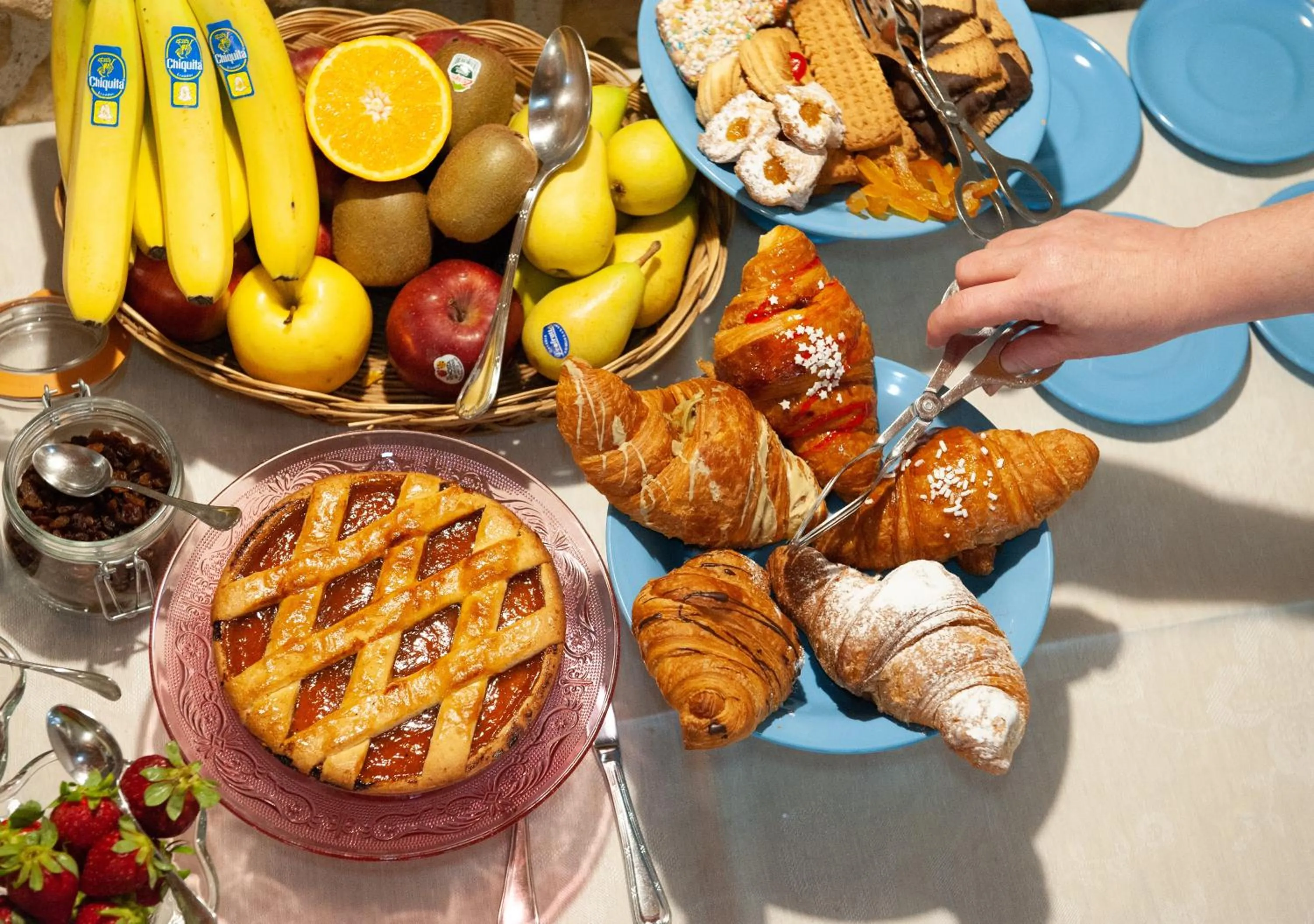 Continental breakfast in Terre Di Himera