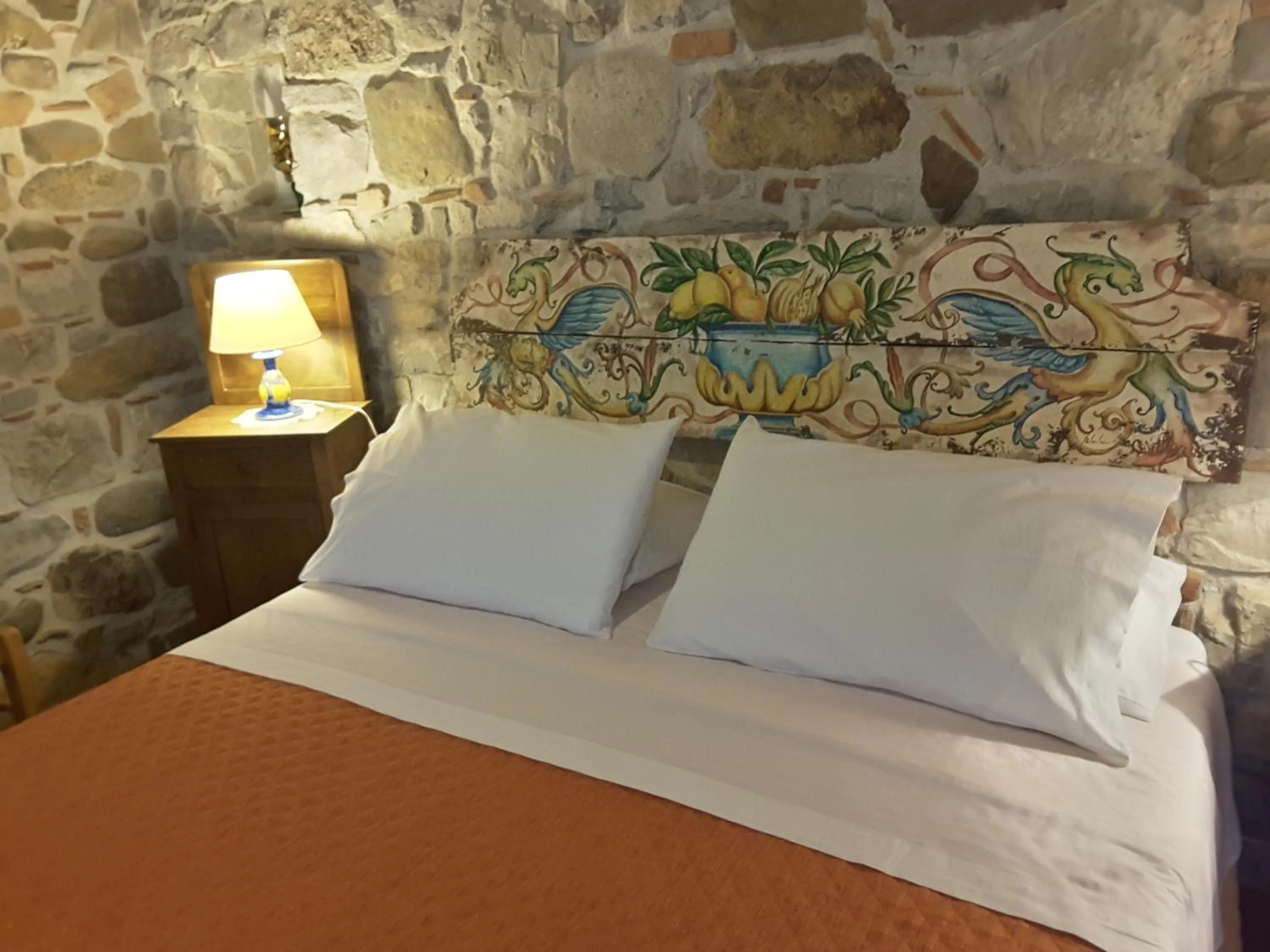 Photo of the whole room, Bed in Terre Di Himera