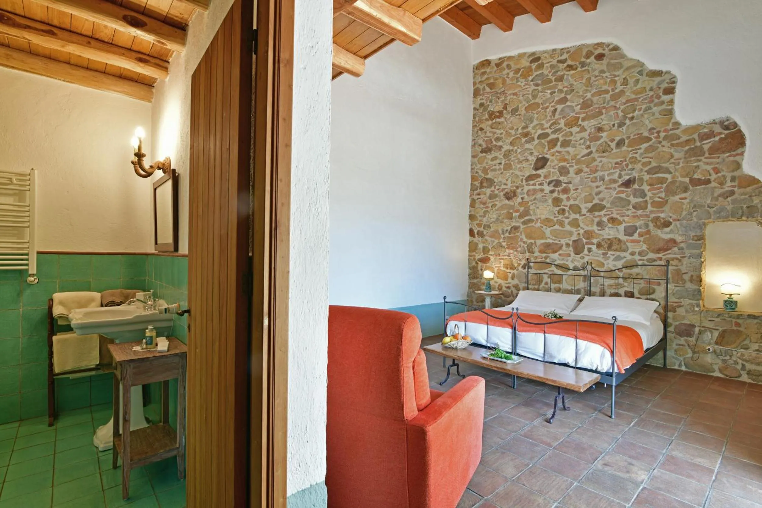 Bathroom, Bed in Terre Di Himera