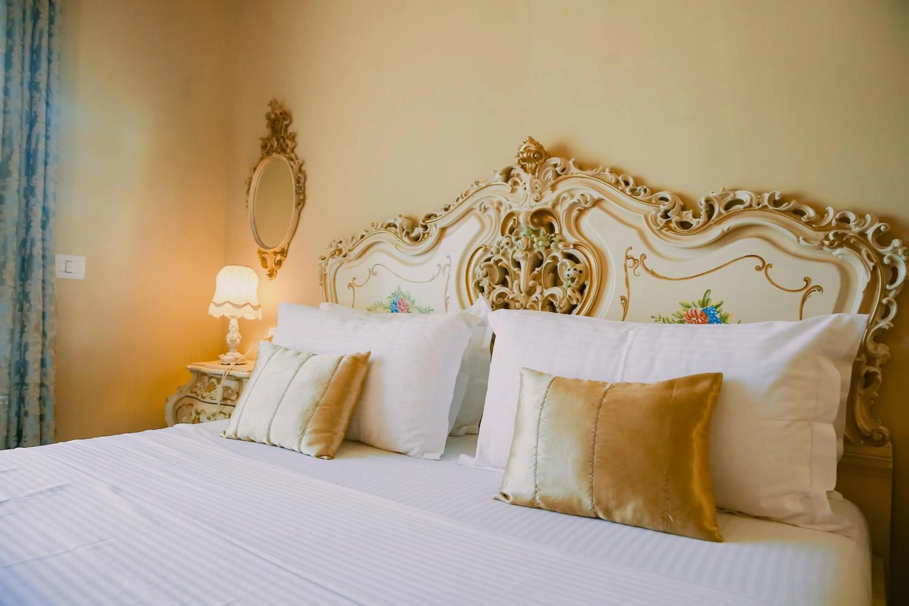 Bed in Hotel Empire Albania