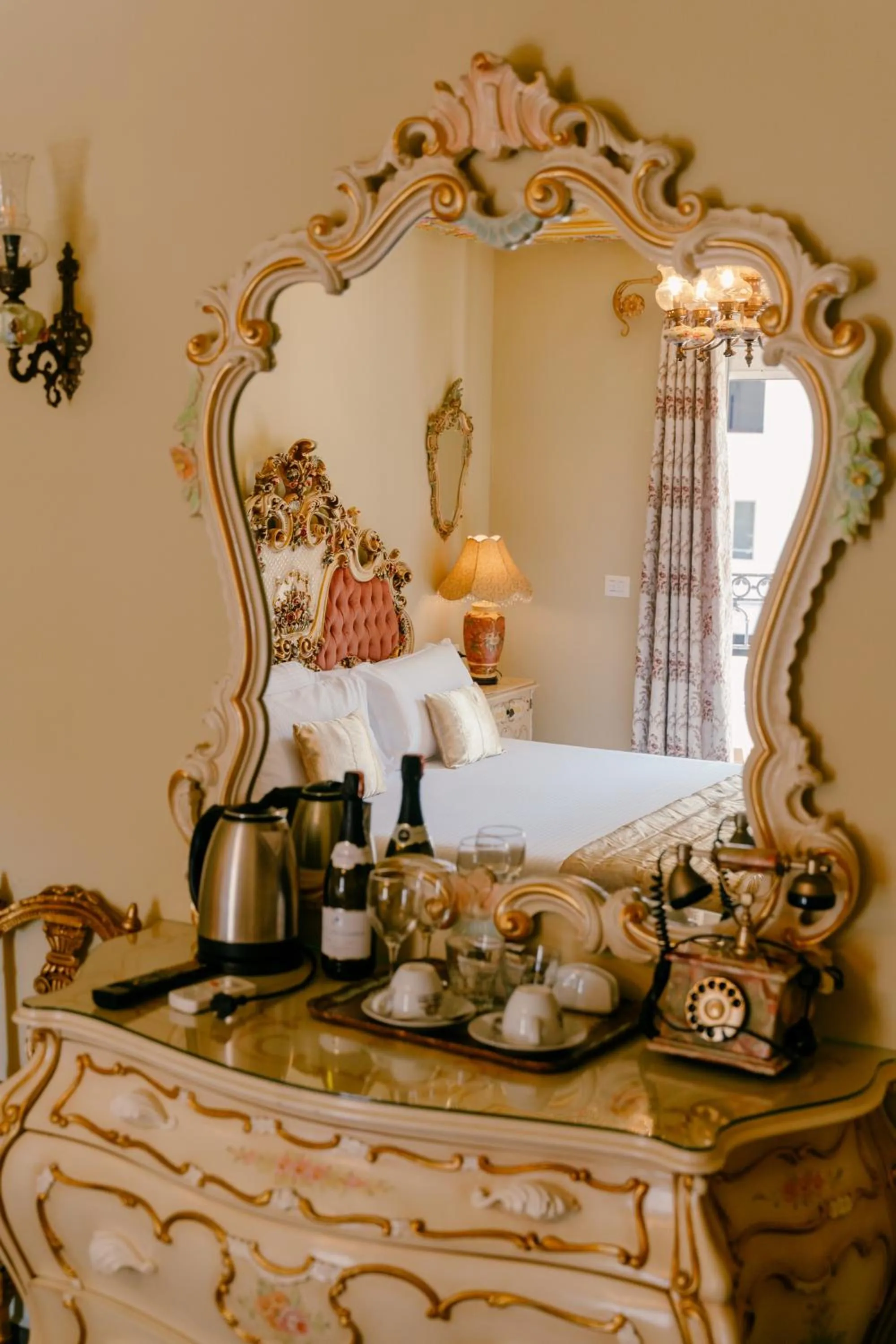 Bed in Hotel Empire Albania