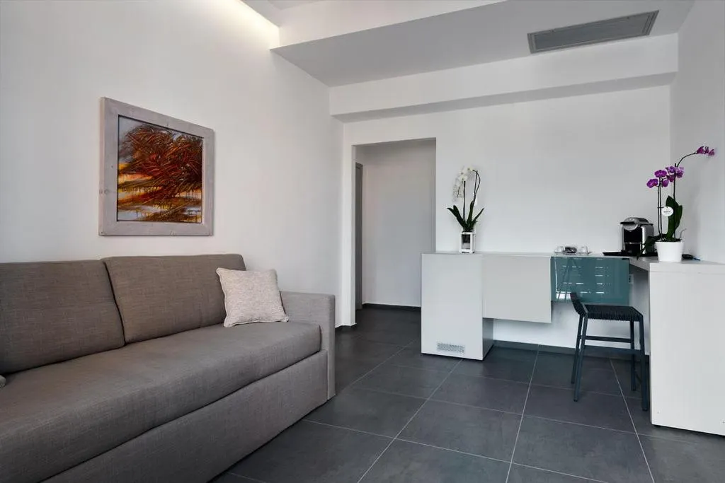 TV and multimedia in nautilus b&b suite design