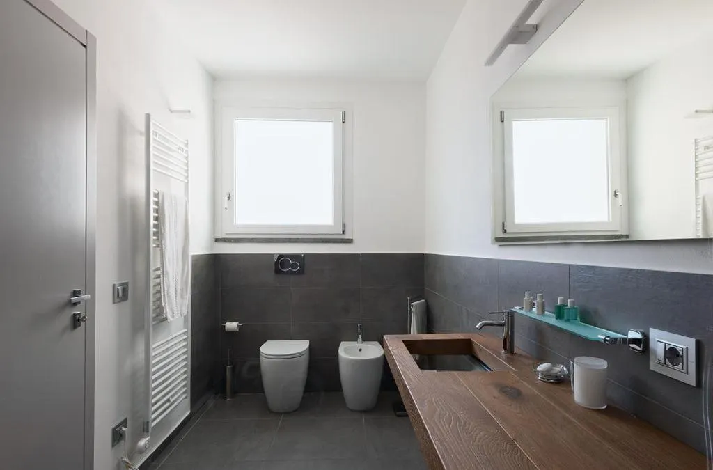 Toilet in nautilus b&b suite design