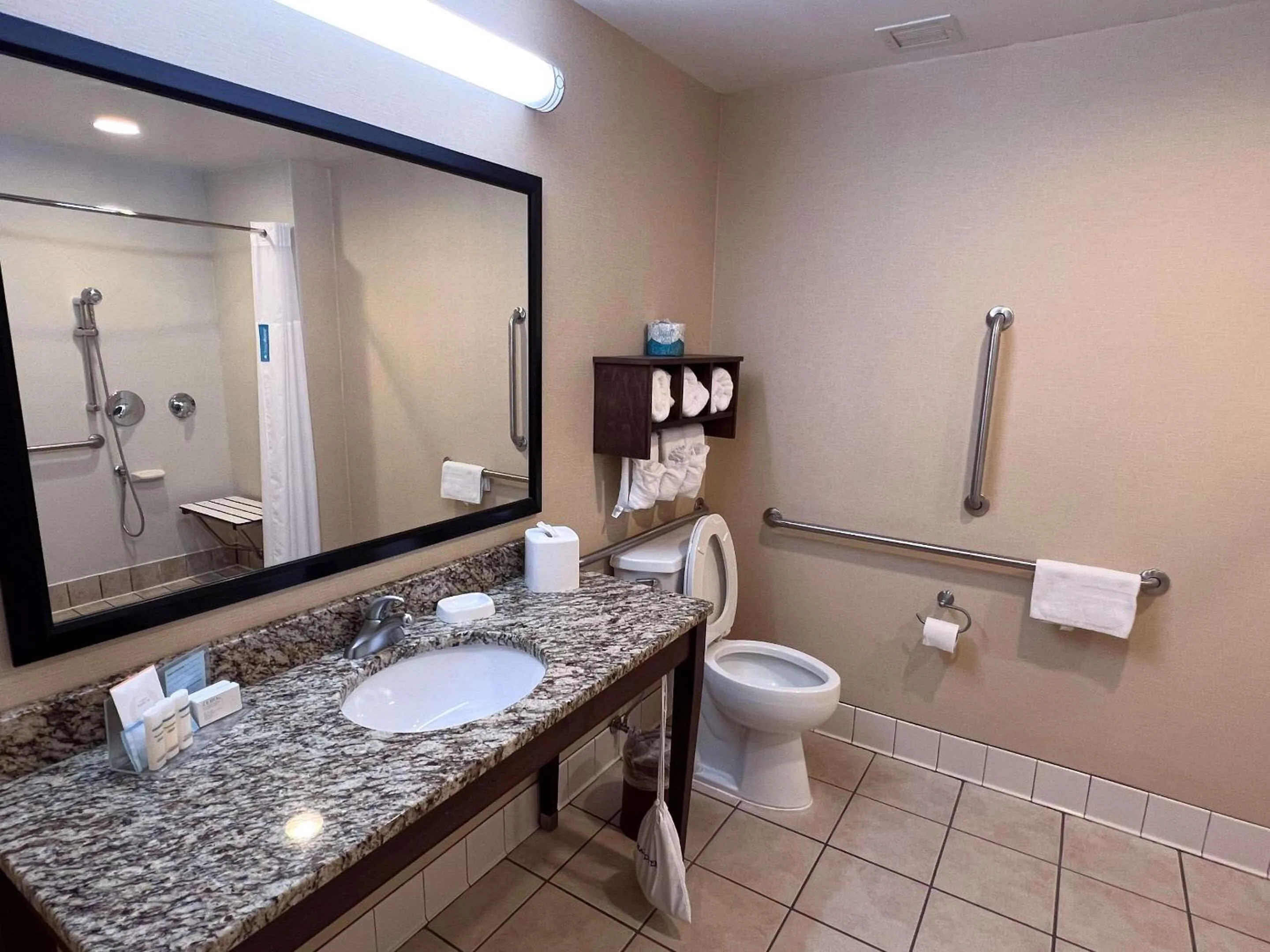 Bedroom in Cherokee Inn