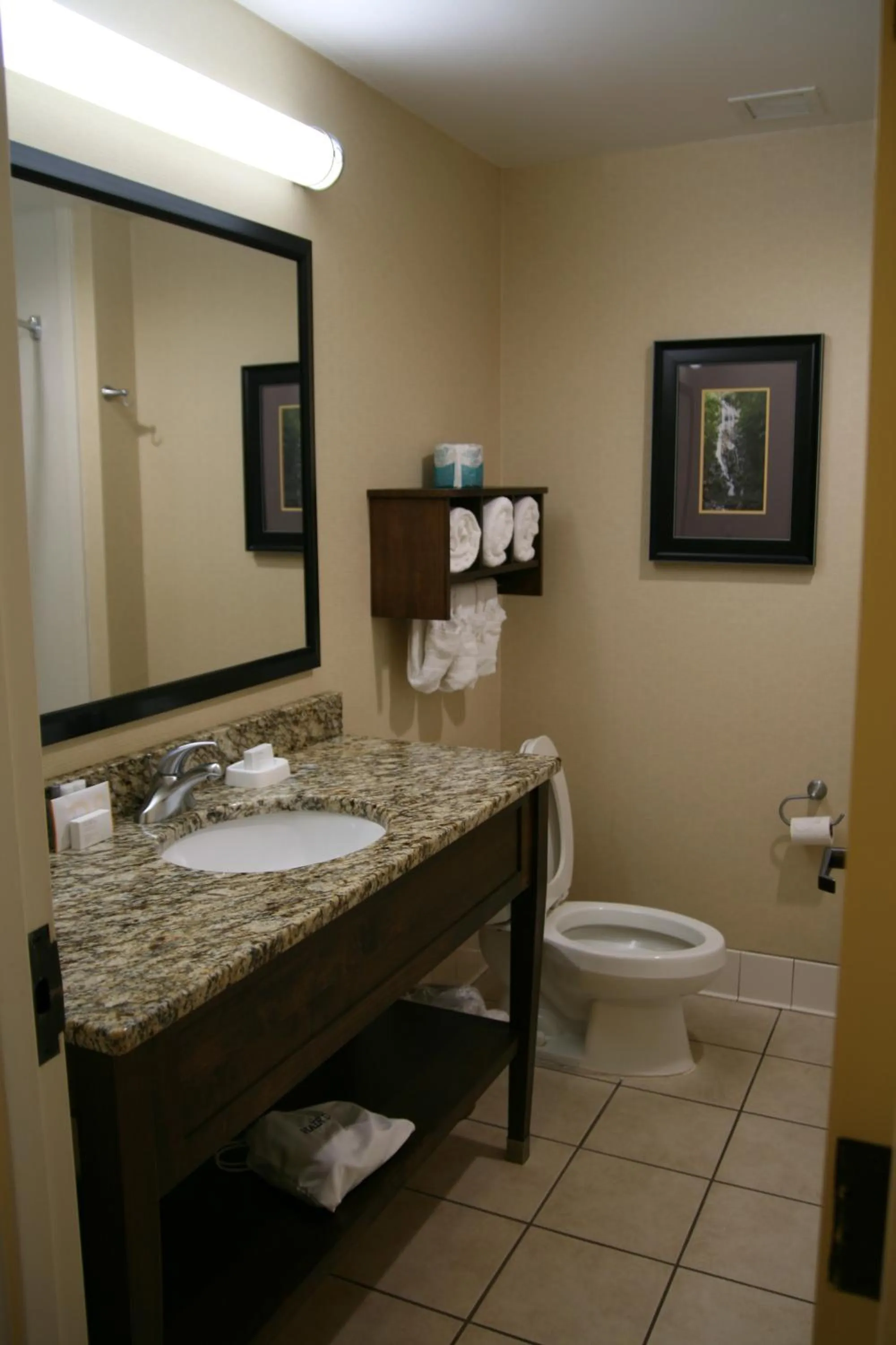 Bathroom in Cherokee Inn