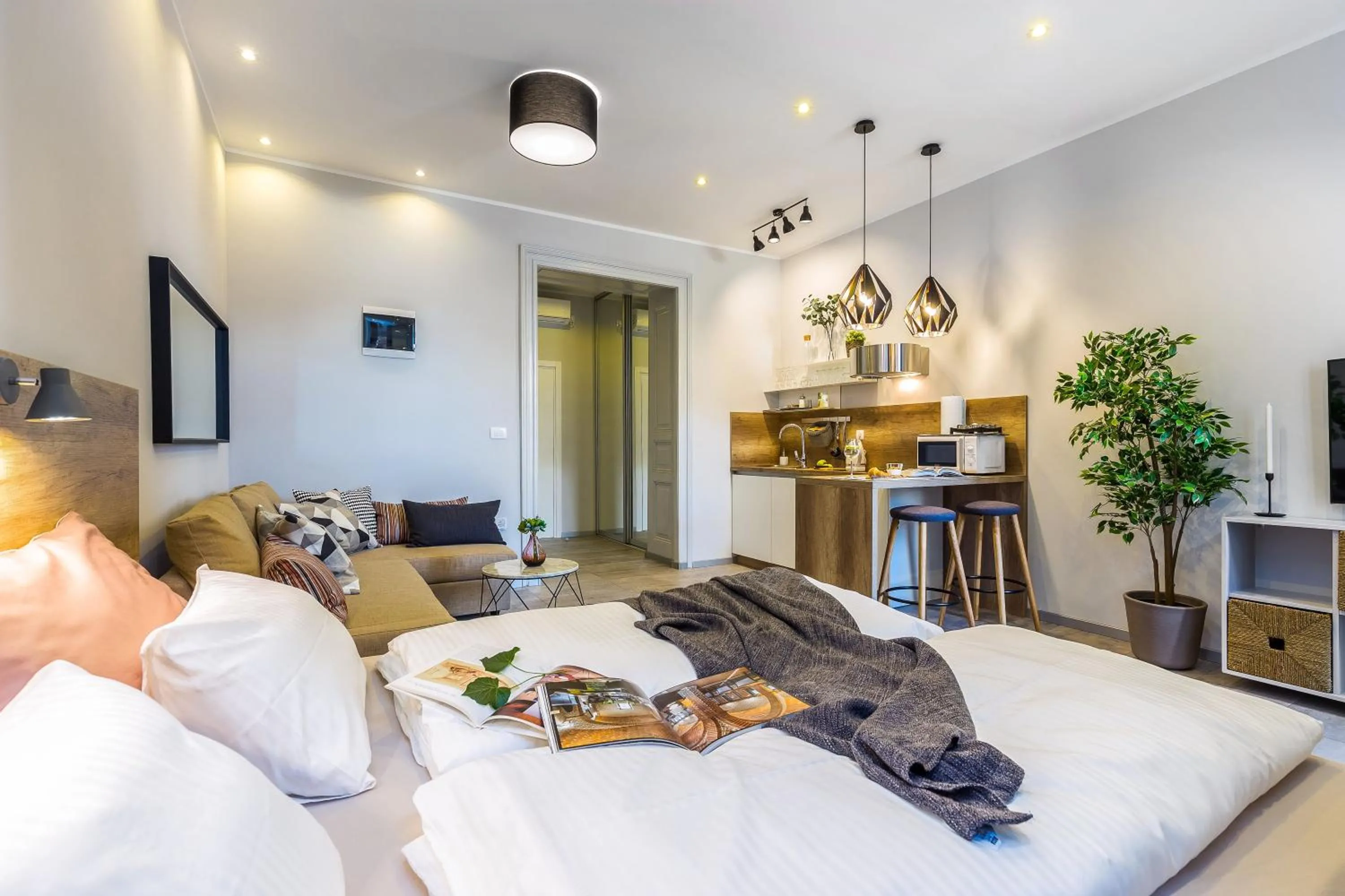 Seating area, Bed in Number 1 Deluxe Apartments