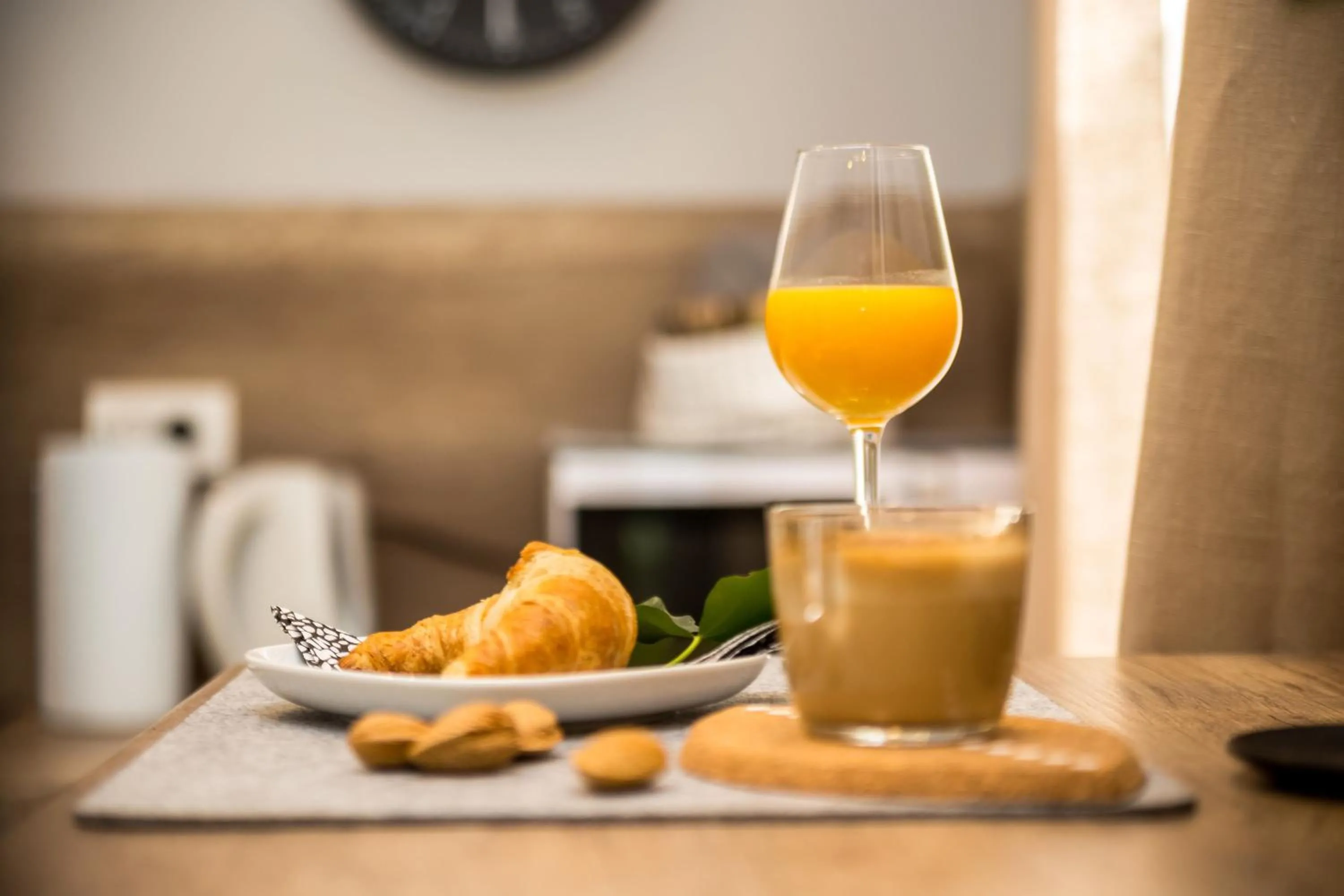 Food and drinks in Number 1 Deluxe Apartments