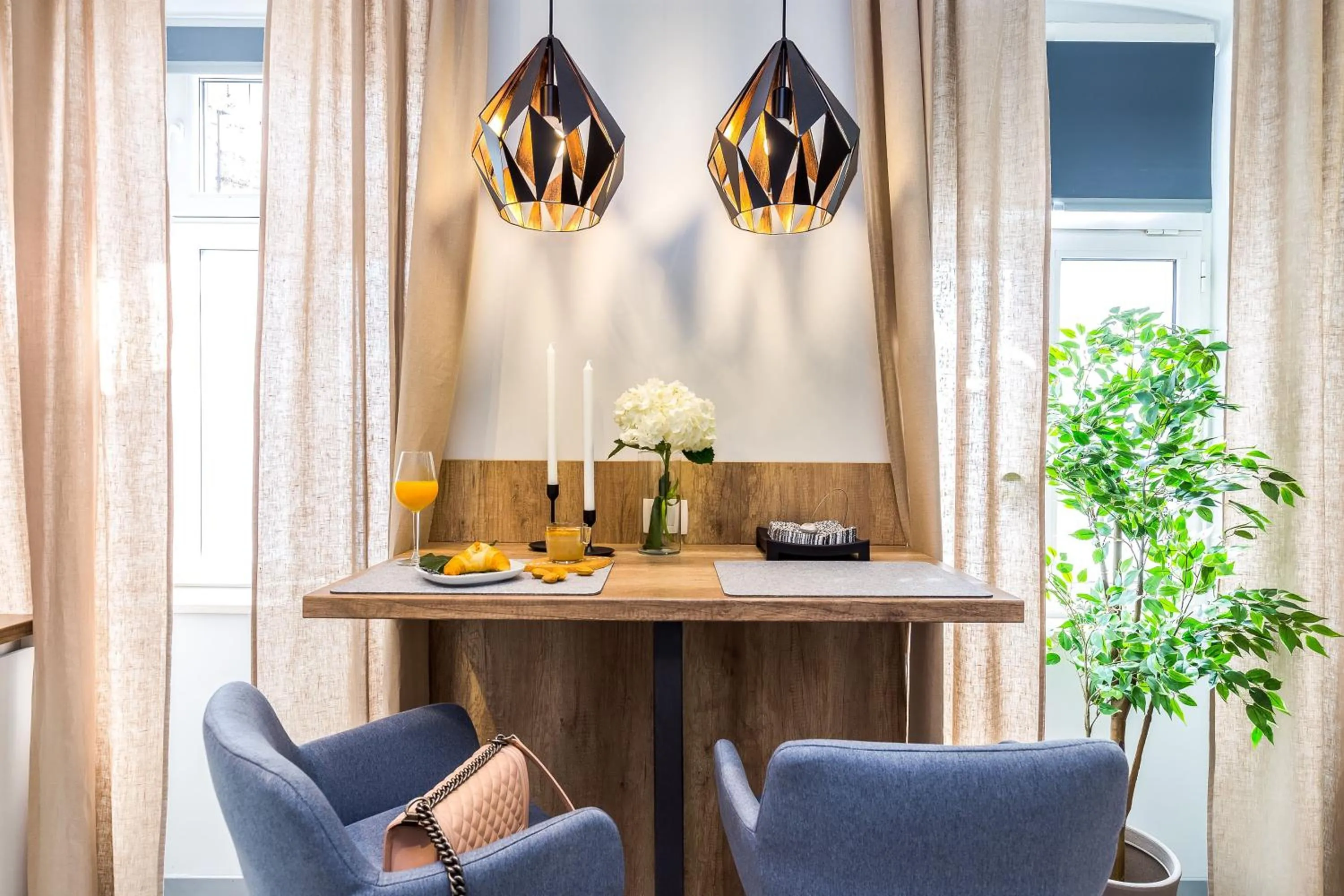 Coffee/tea facilities in Number 1 Deluxe Apartments