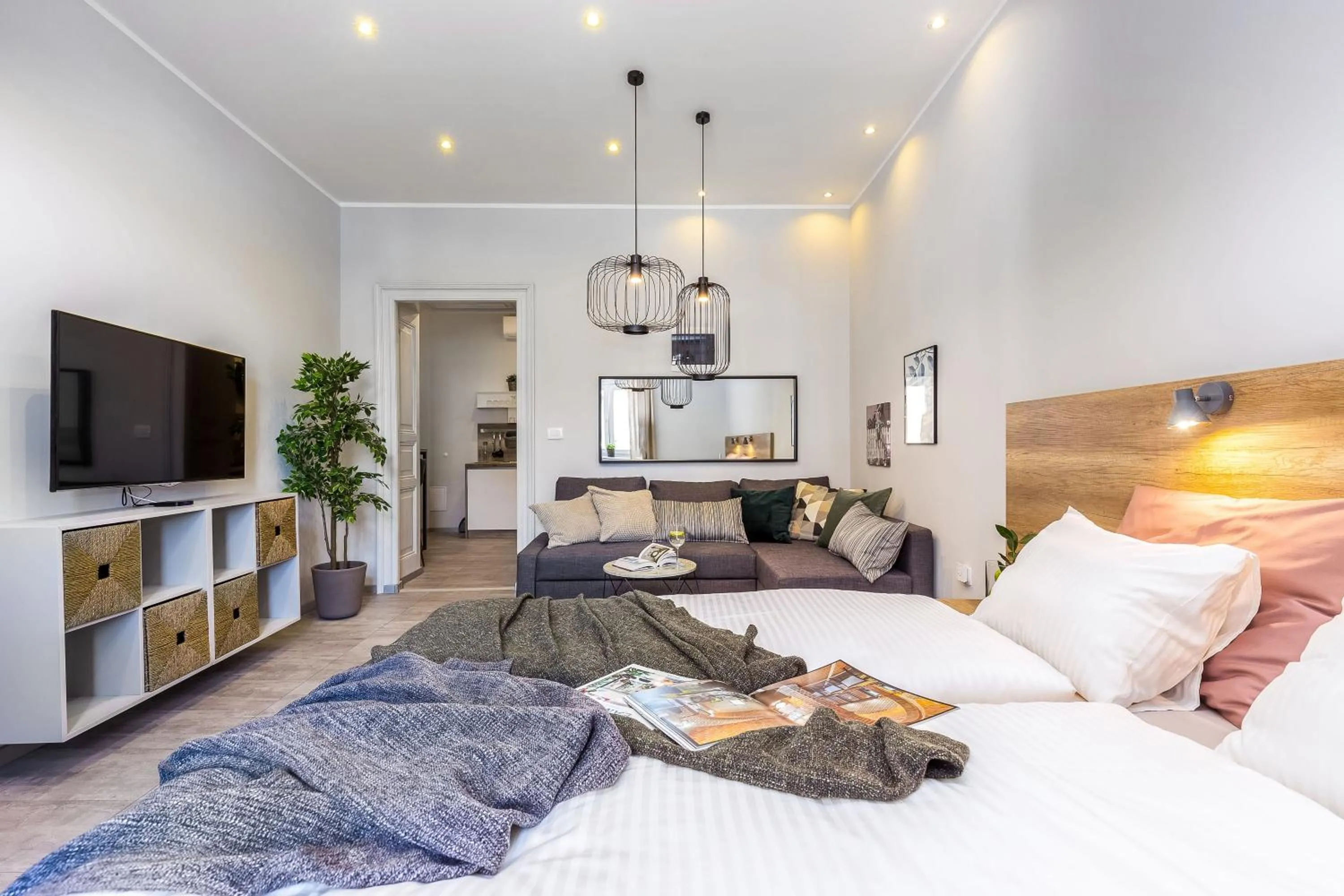 TV and multimedia, Bed in Number 1 Deluxe Apartments