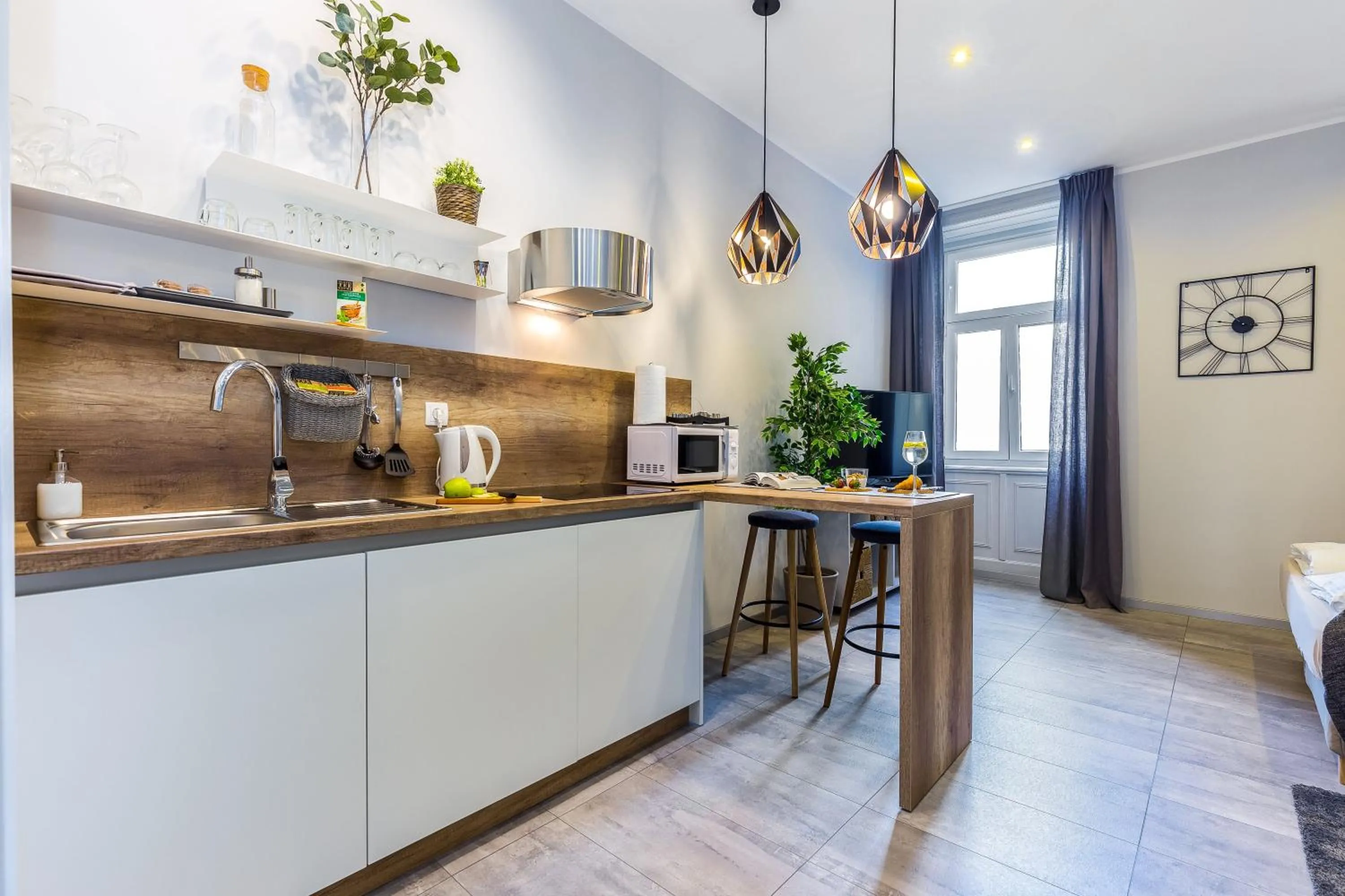 TV and multimedia in Number 1 Deluxe Apartments