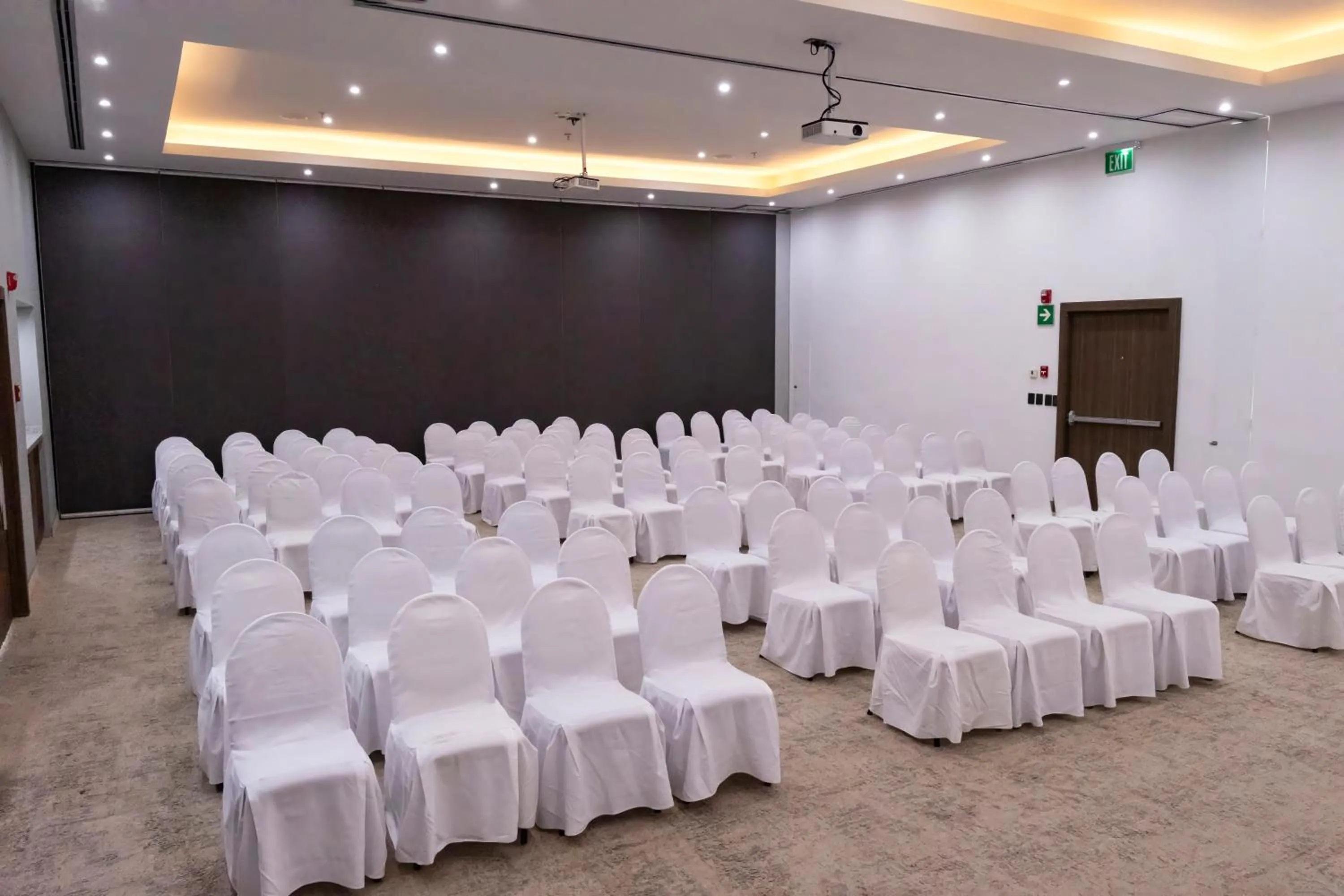 Meeting/conference room in Holiday Inn Uruapan by IHG