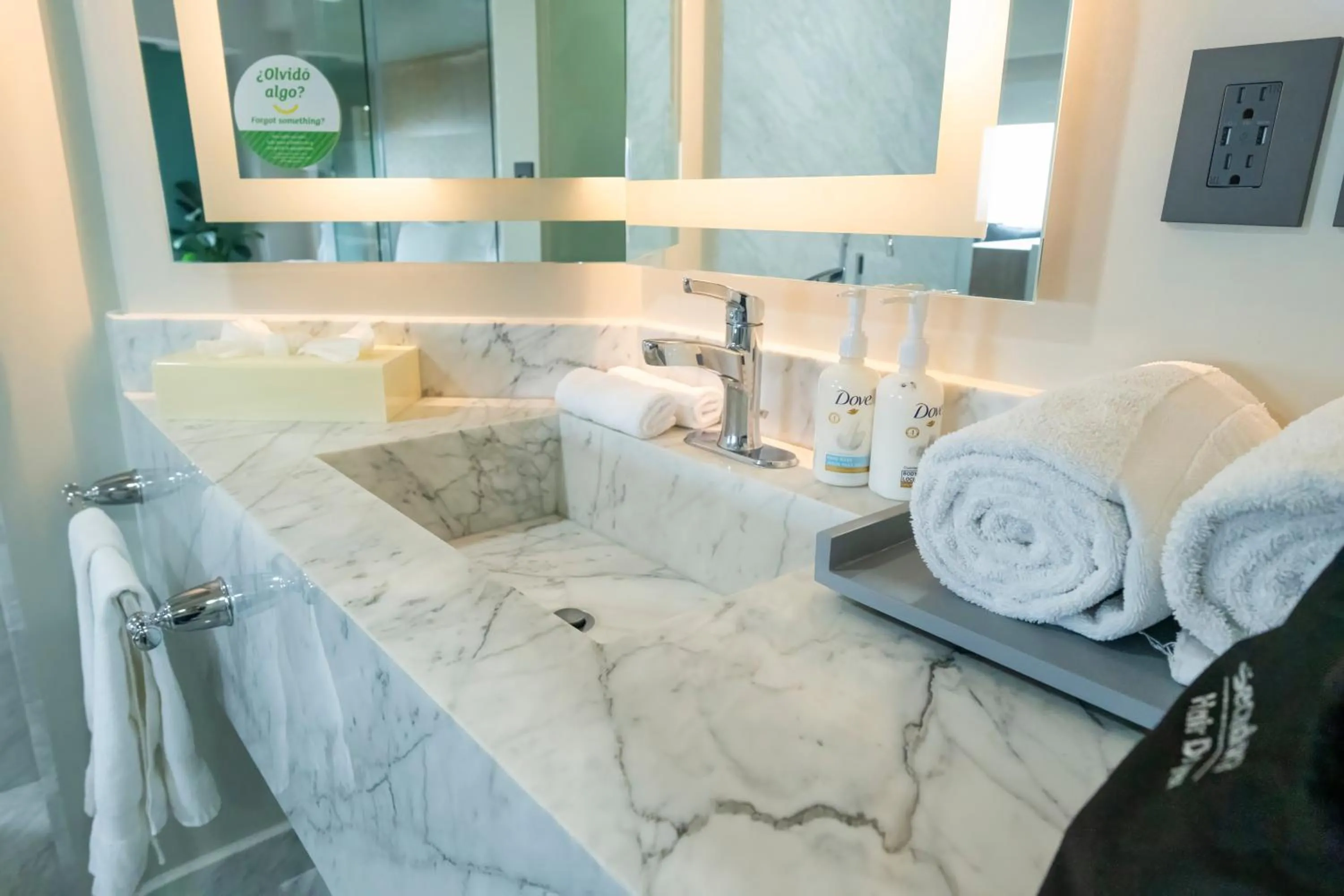 towels, Bed in Holiday Inn Uruapan by IHG