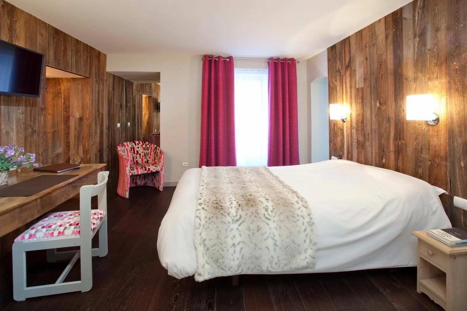 Photo of the whole room, Bed in Hotel le Chalet