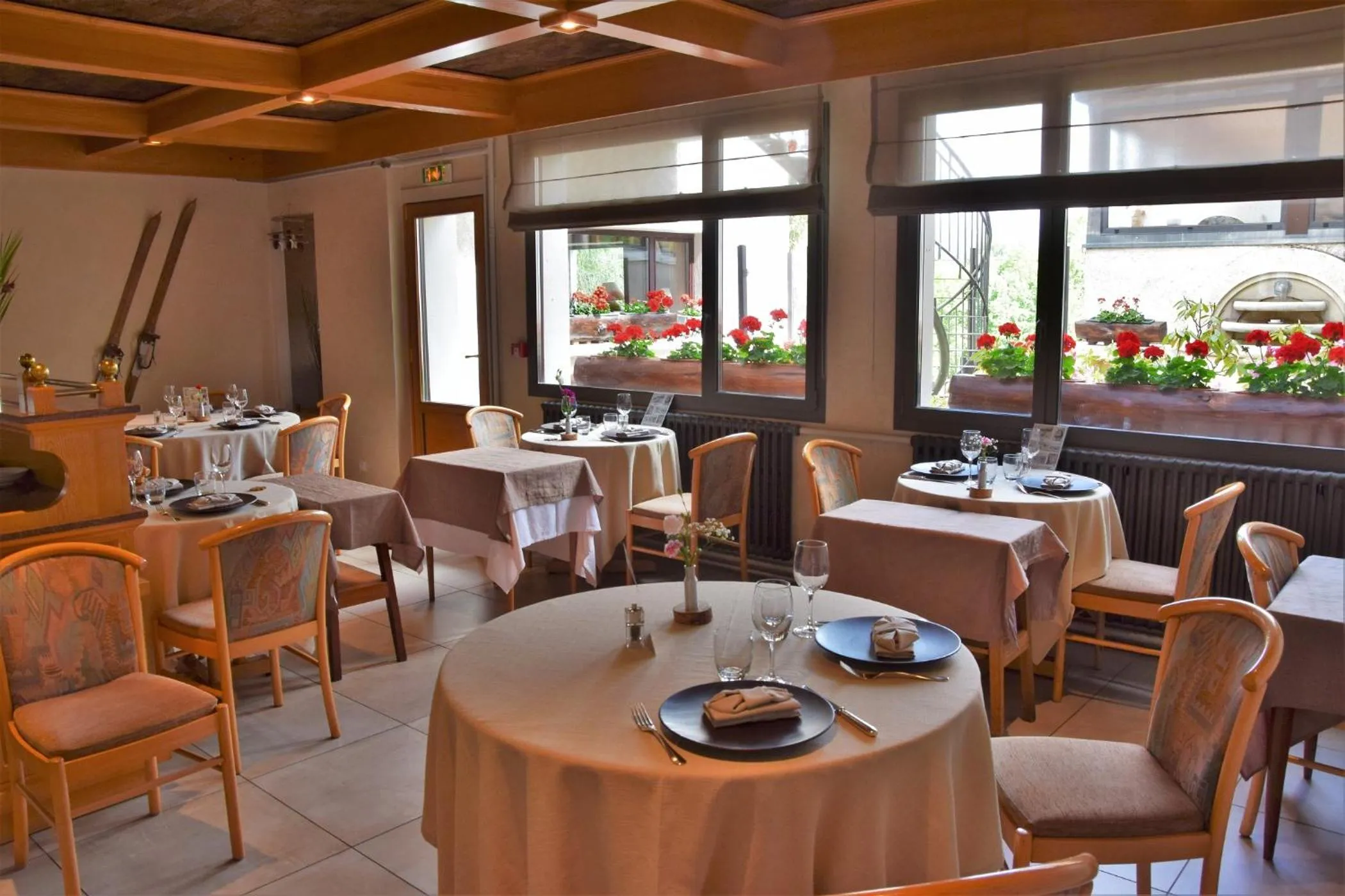 Restaurant/places to eat in Hotel le Chalet