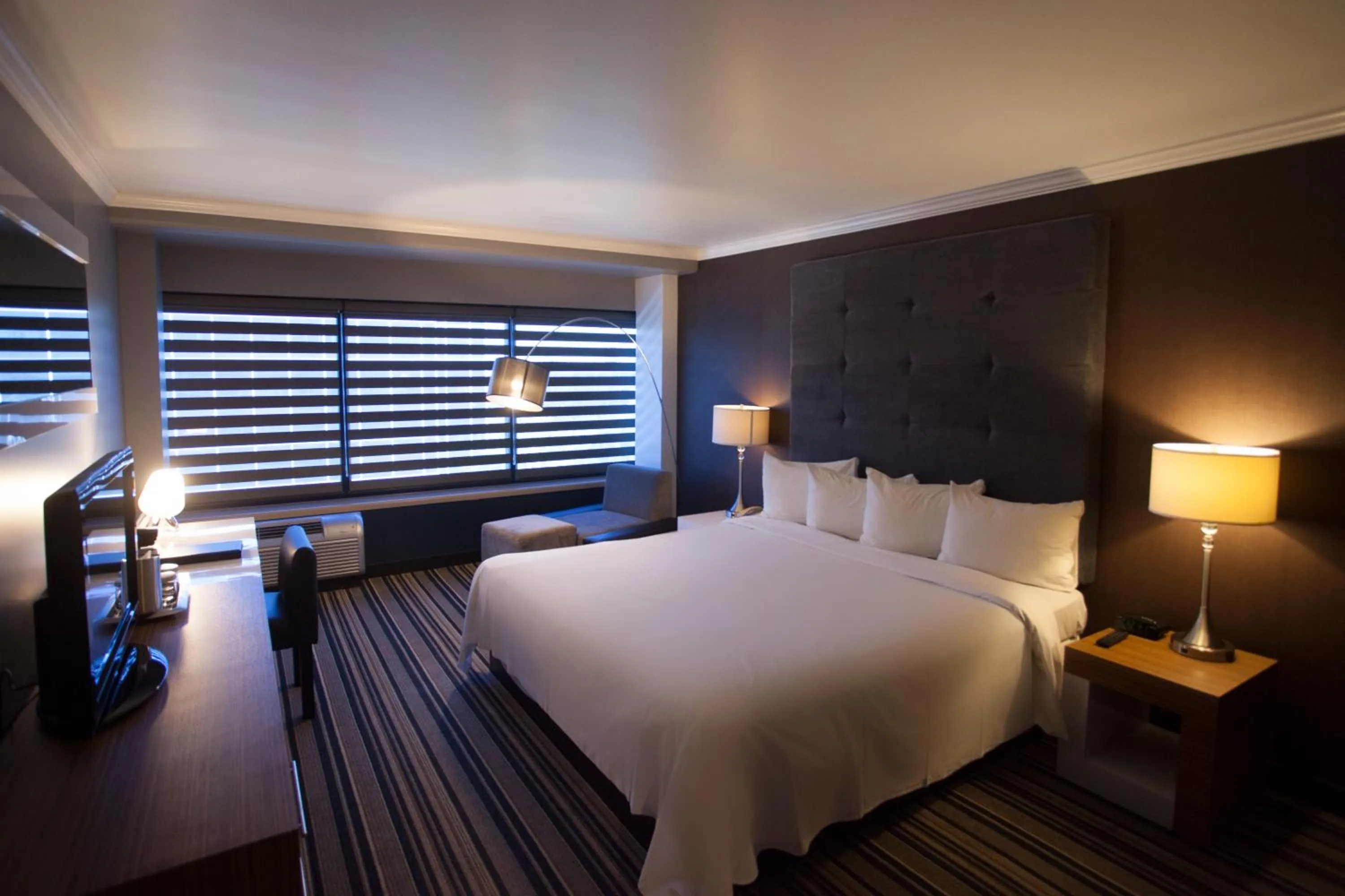 Photo of the whole room, Bed in Hotel Huntington Beach