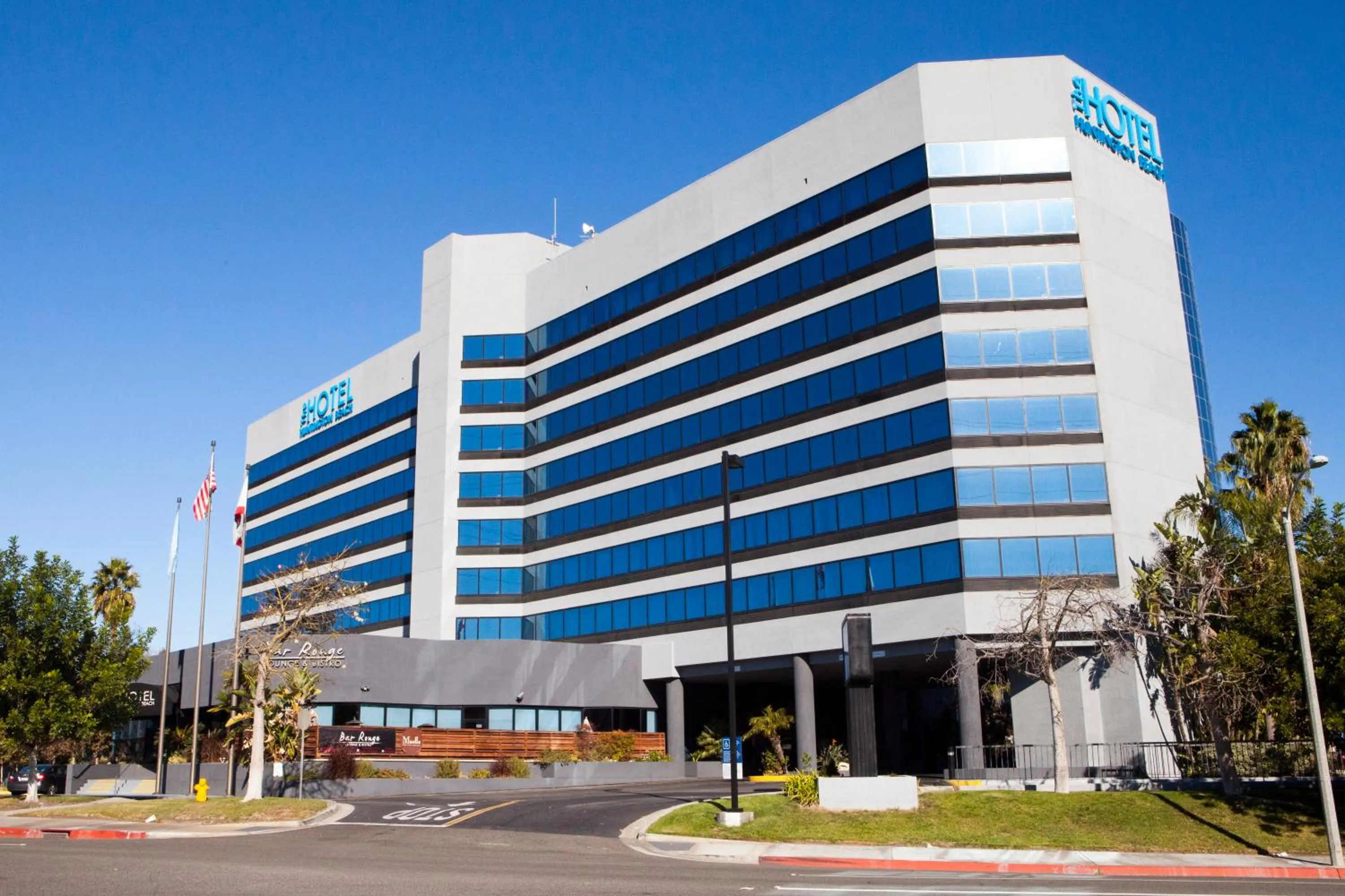 Property building in Hotel Huntington Beach