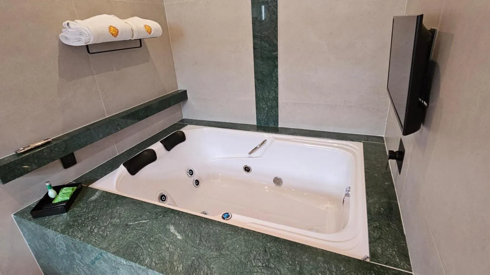 Bath in Hotel Glória Resort & Convention