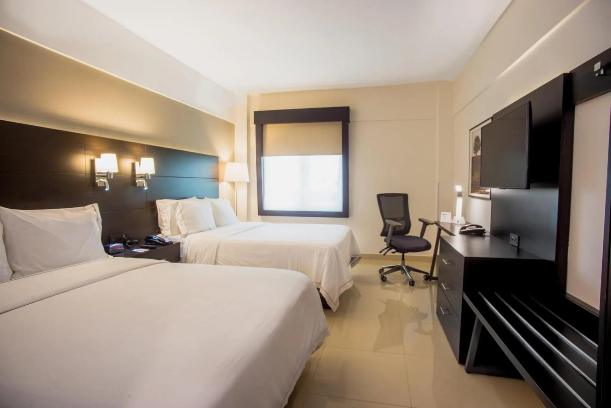 Photo of the whole room, Bed in Holiday Inn Express Tapachula by IHG