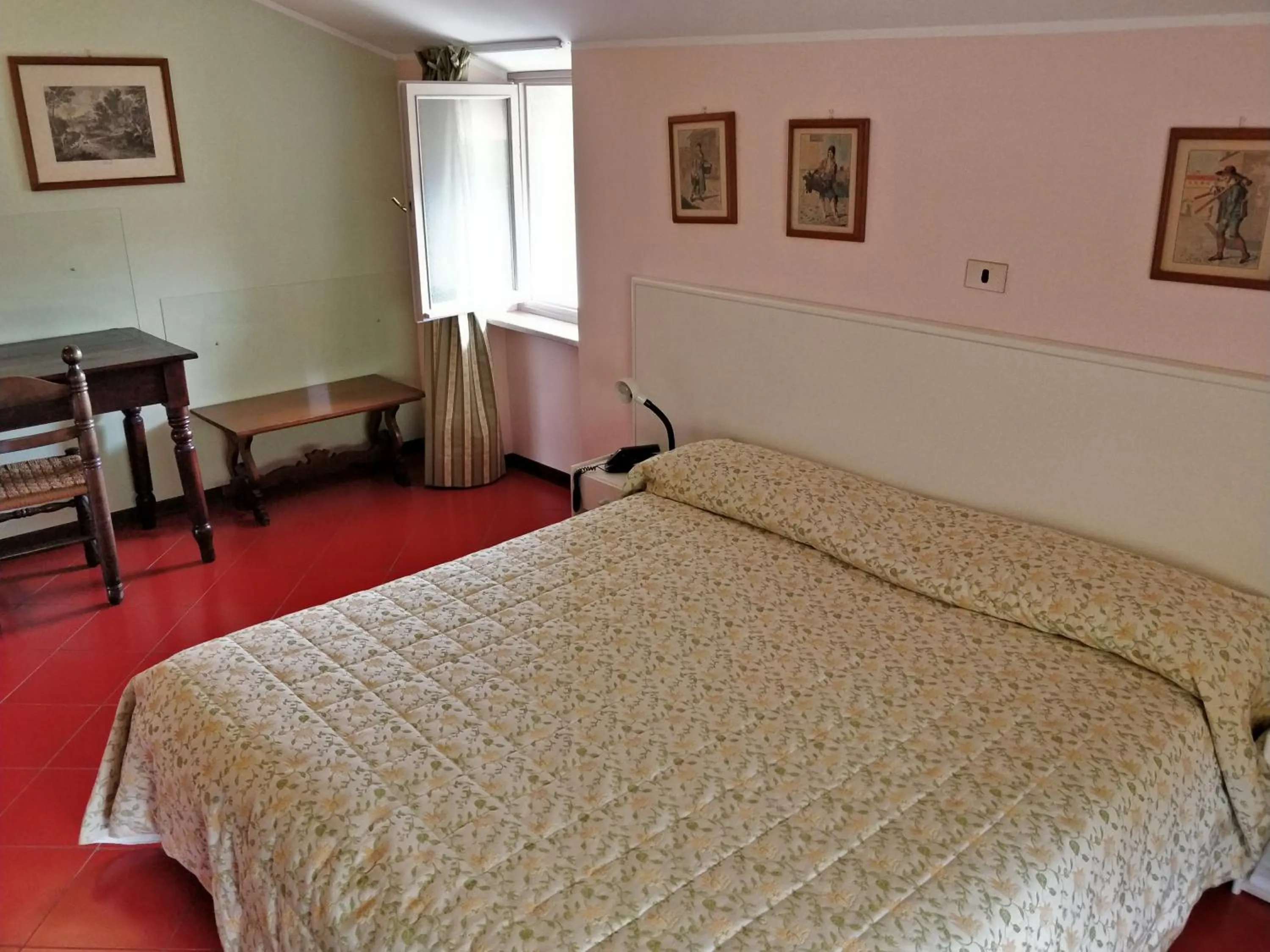 Bed in Hotel Barolo Classico