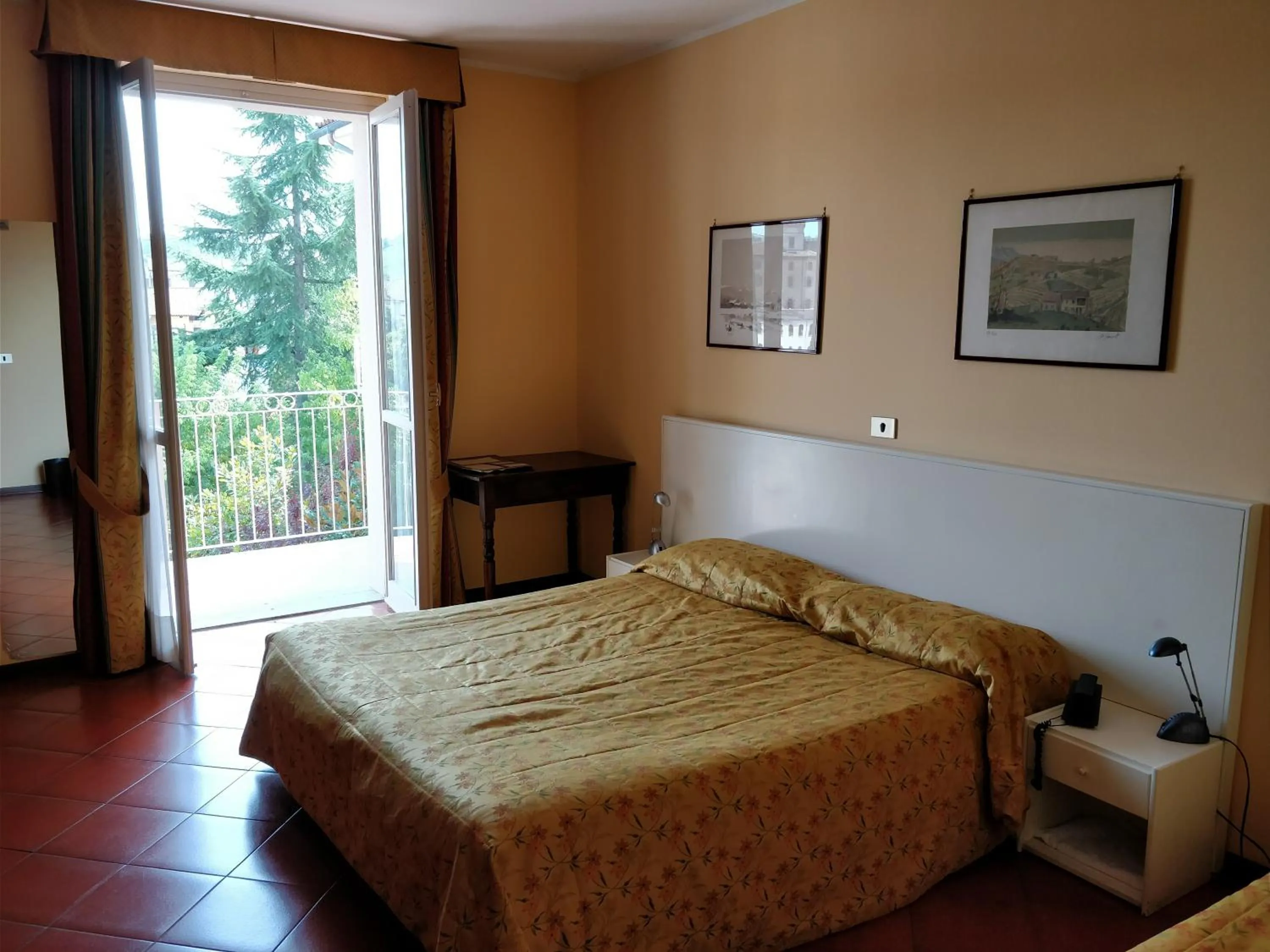 Bed in Hotel Barolo Classico