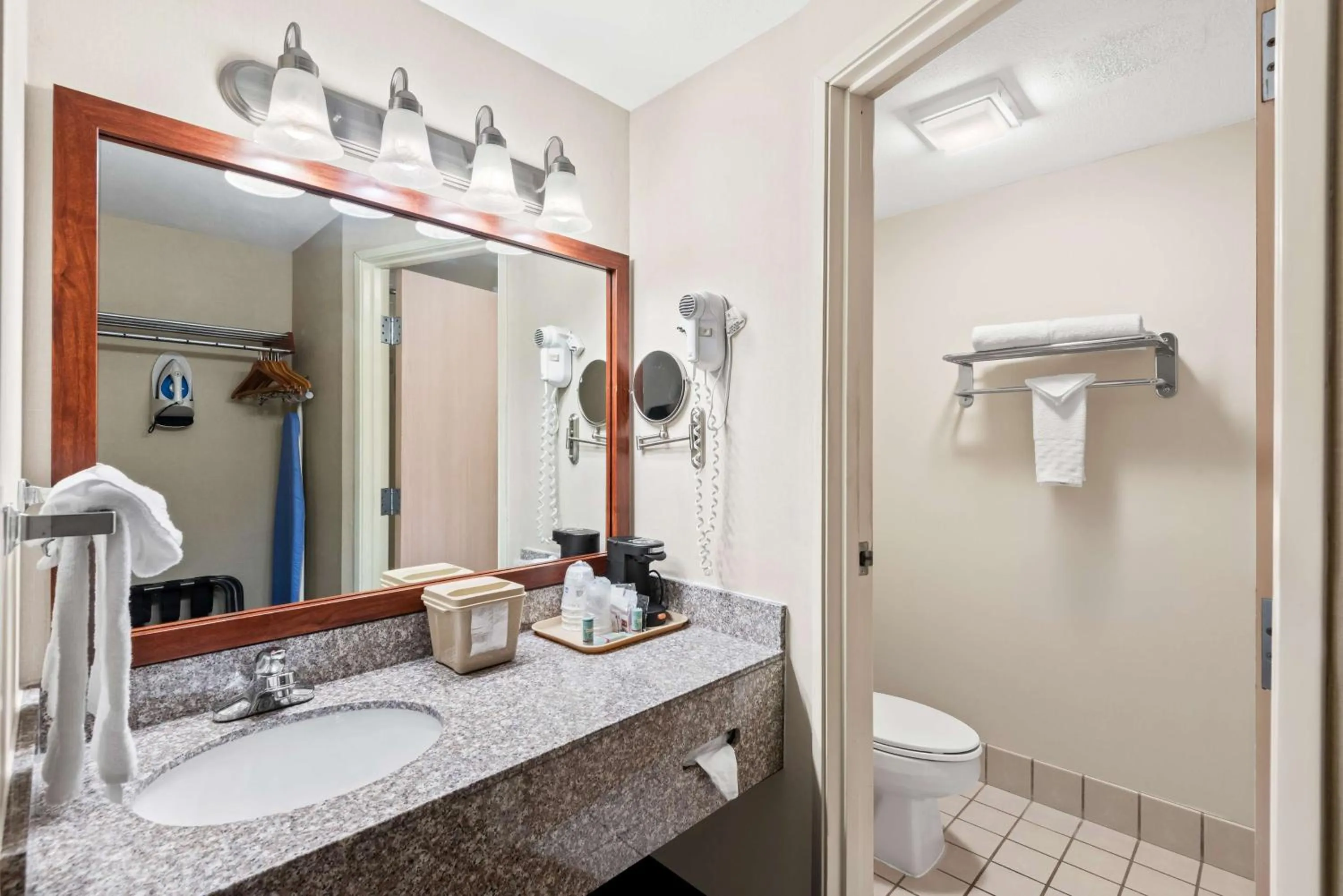 Bathroom in Best Western Airport Inn