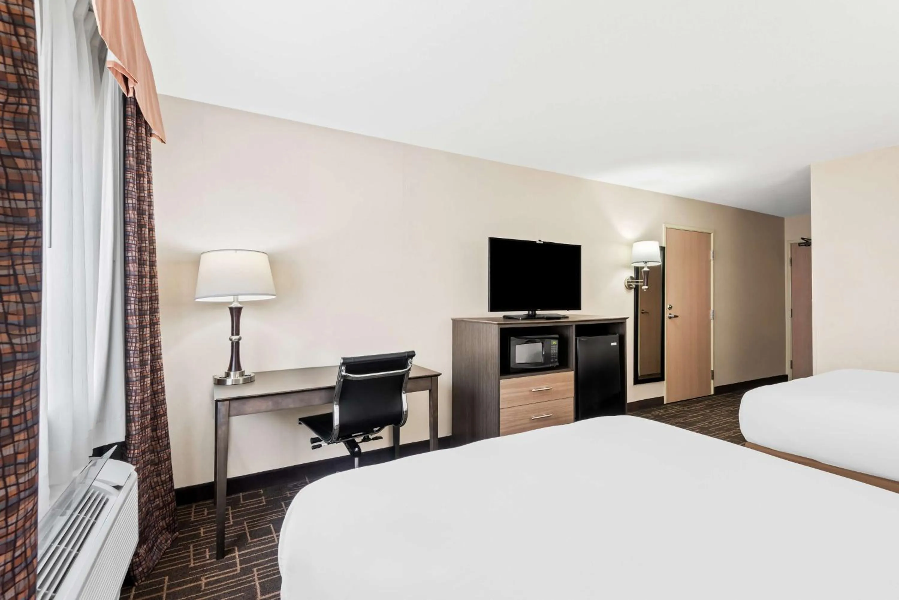 Bedroom, Bed in Best Western Airport Inn