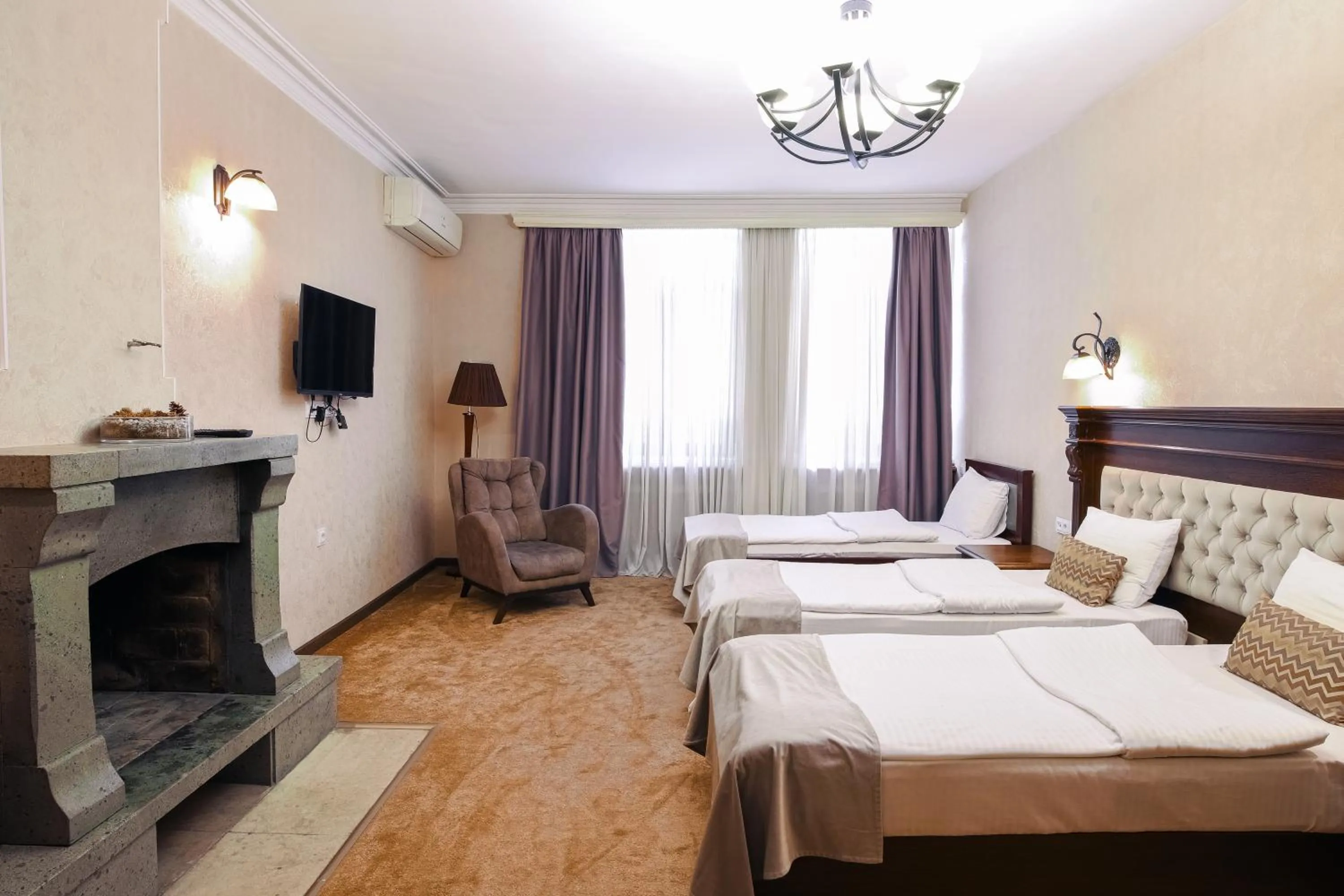 Bed in Hotel Imperial House