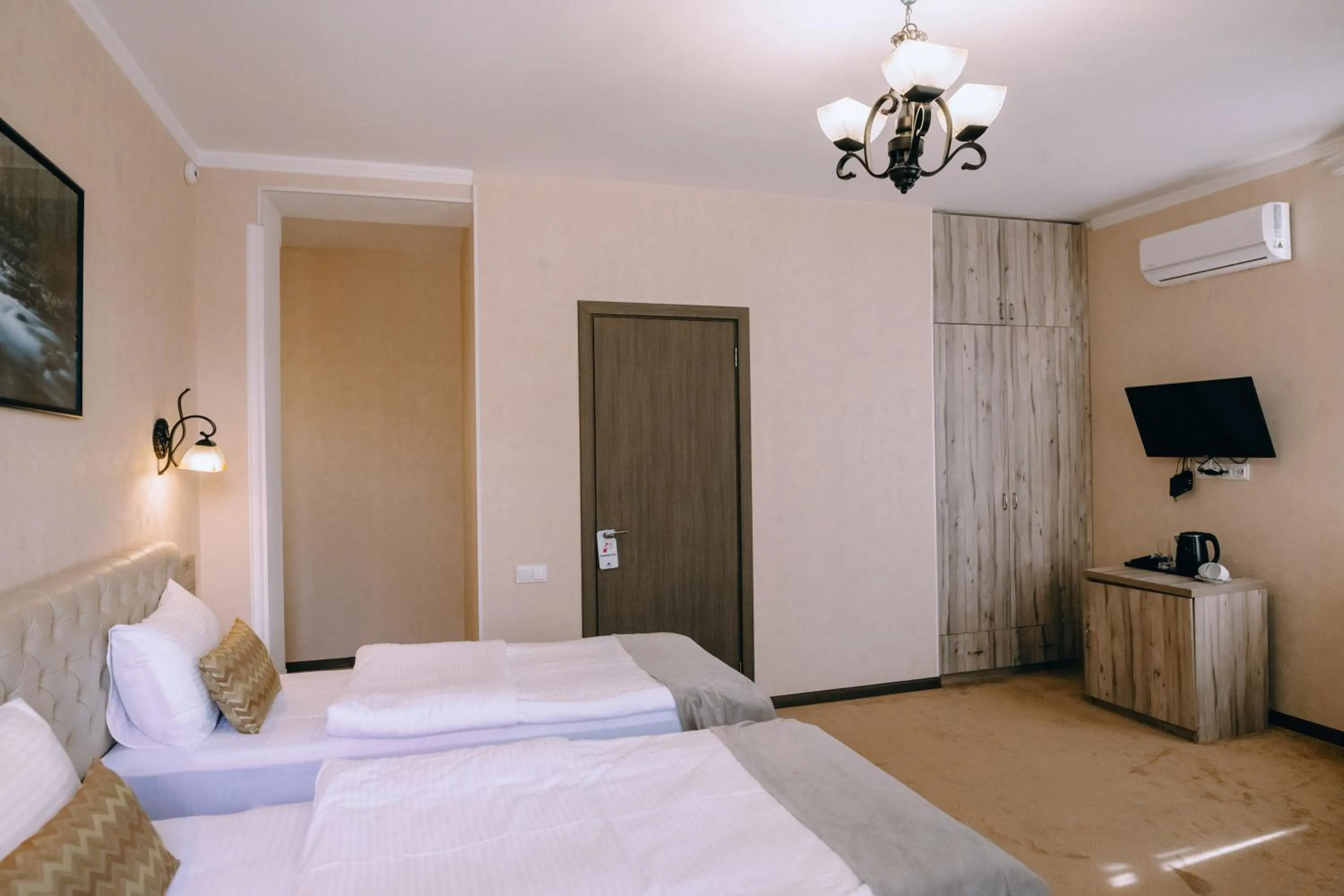 Bed in Hotel Imperial House