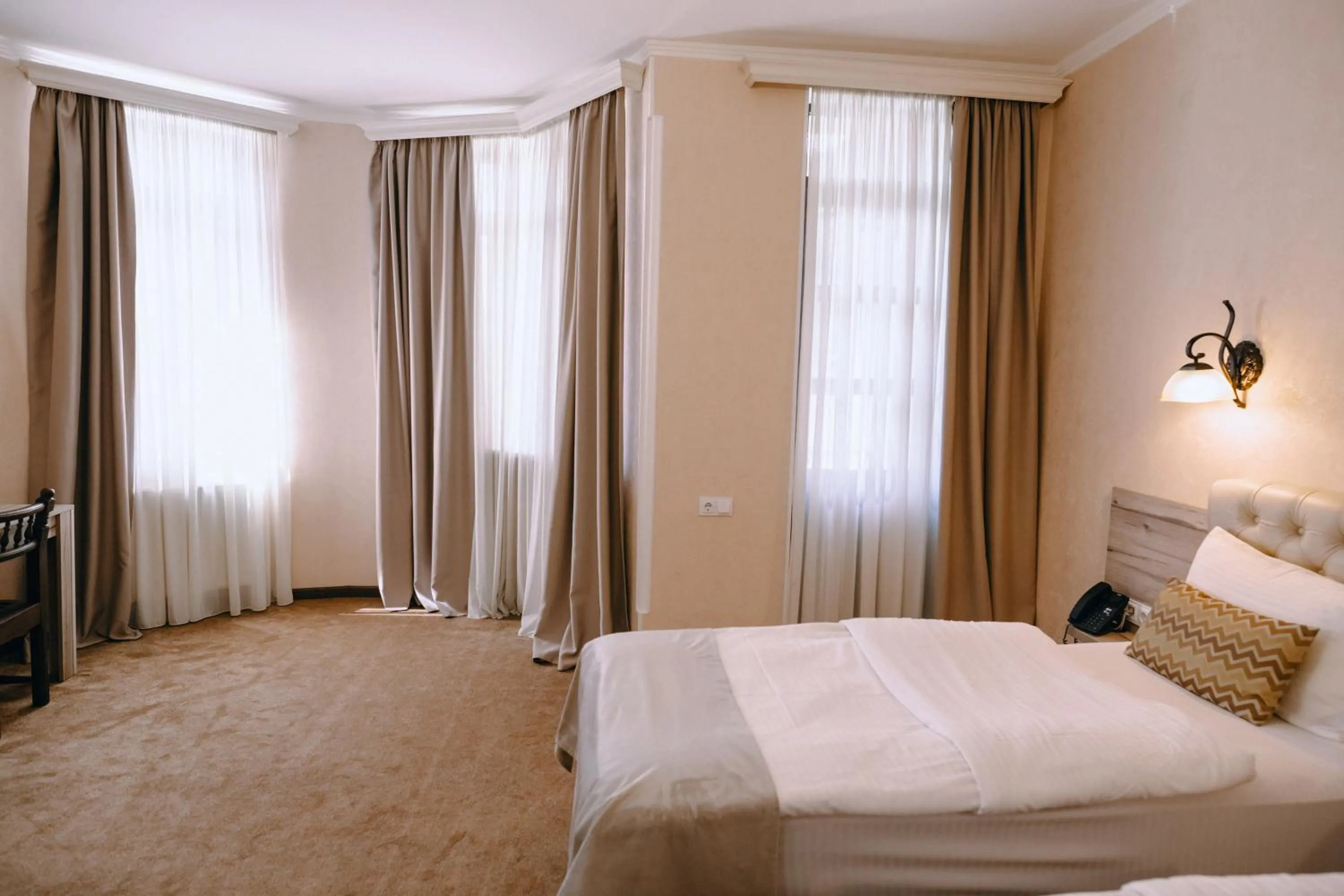 Bed in Hotel Imperial House