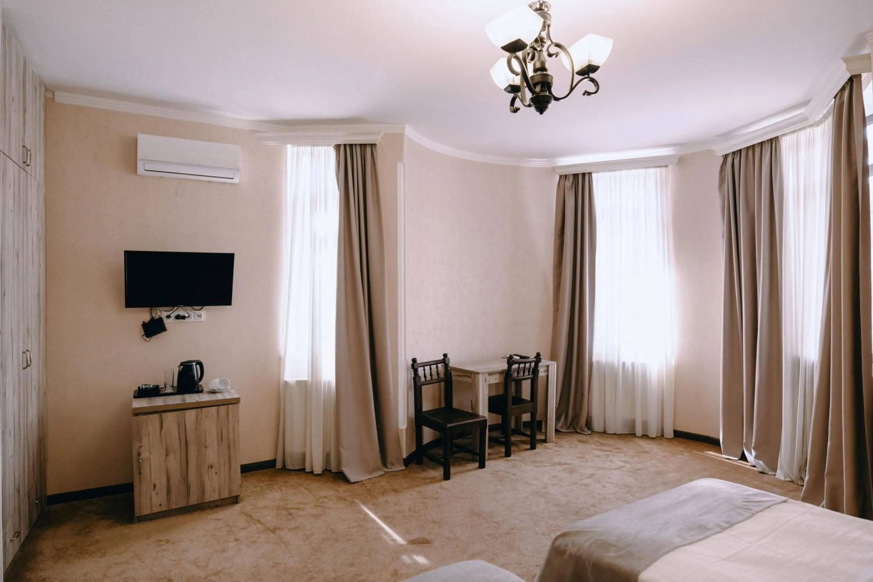 Bed in Hotel Imperial House