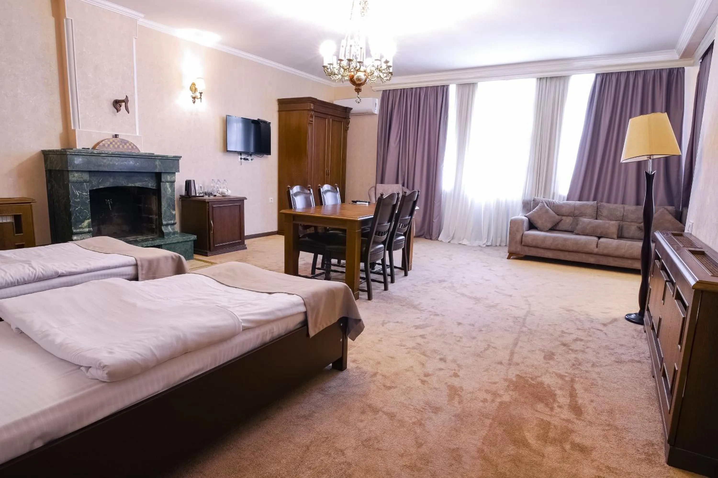 Bed in Hotel Imperial House