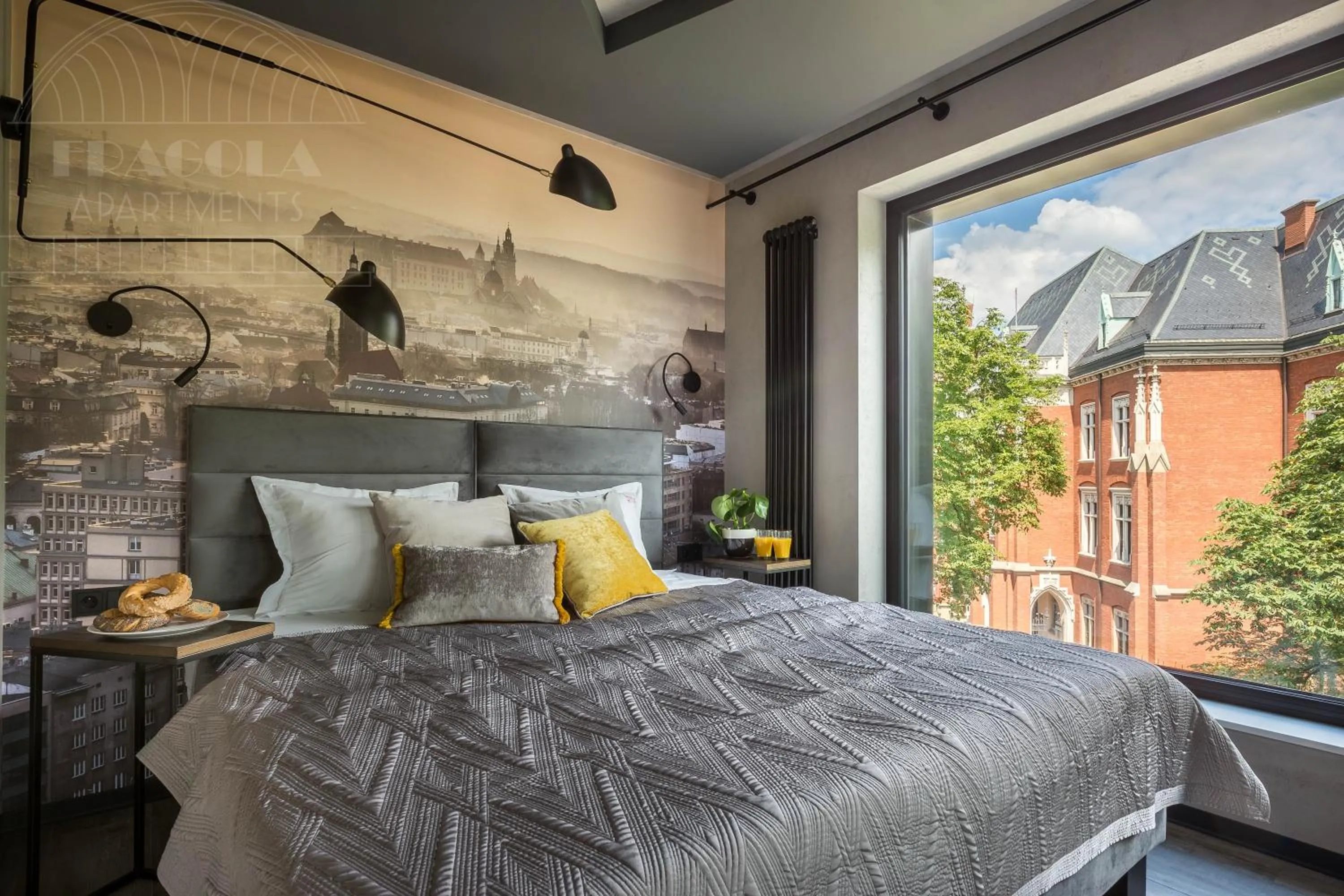 Bed in Modern View of Planty Park