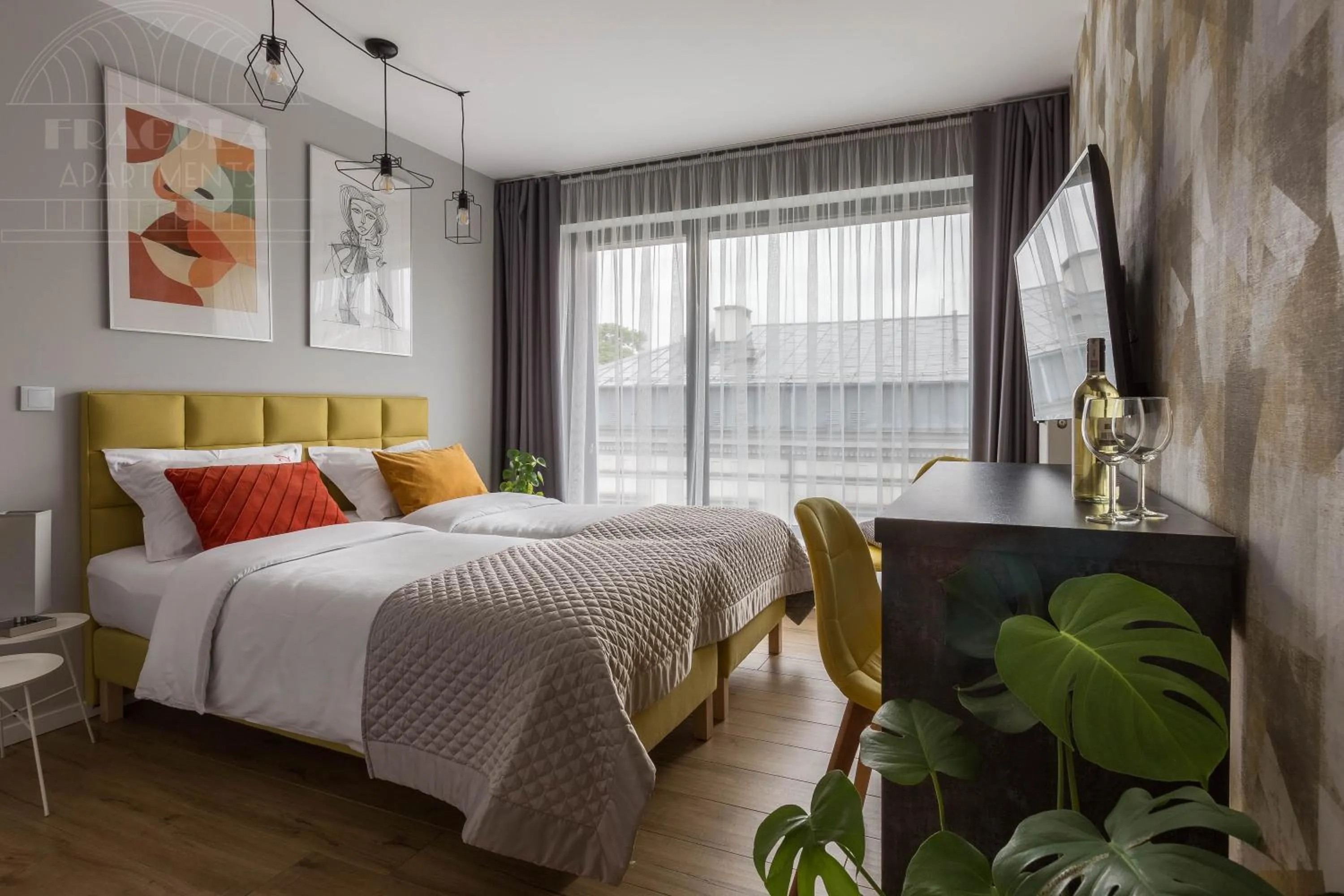 Bed in Modern View of Planty Park