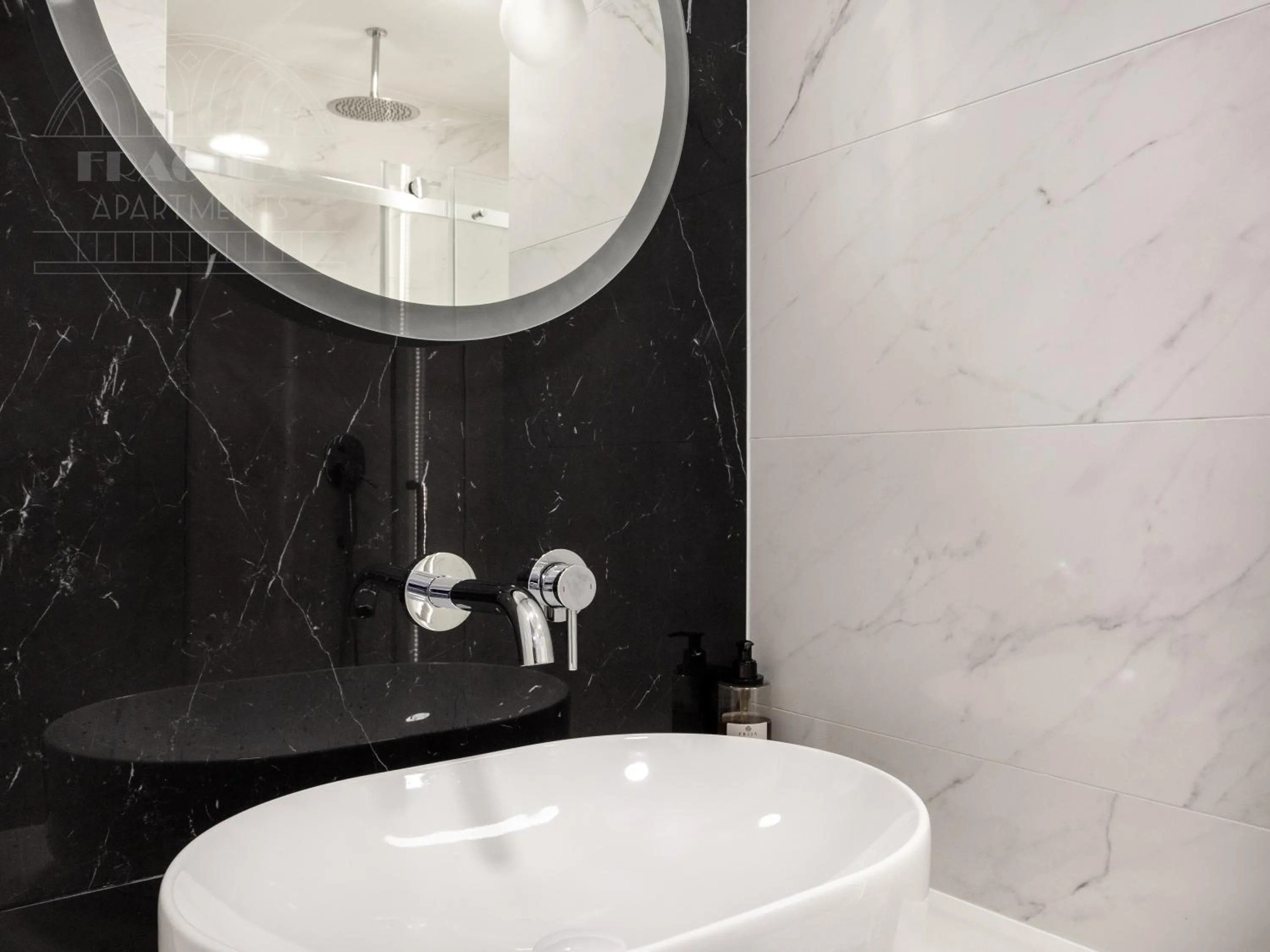 Shower in Modern View of Planty Park