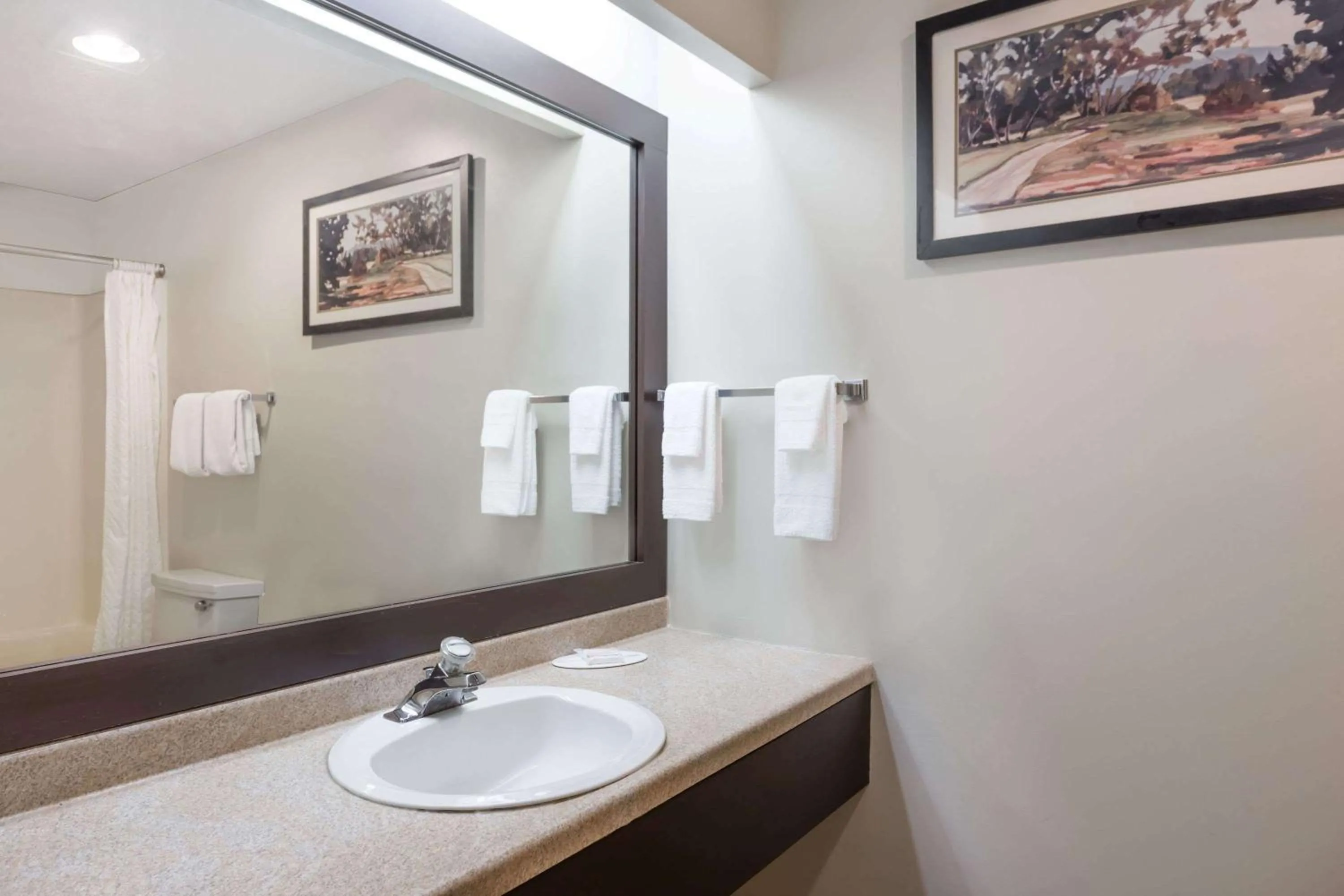 Photo of the whole room in Knights Inn Jacksonville