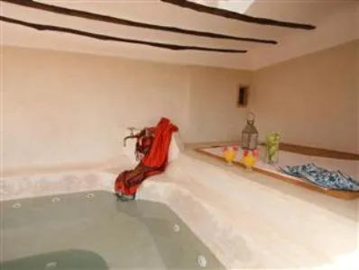Hot Tub in Riad Chameau FDC Hôtel SPA