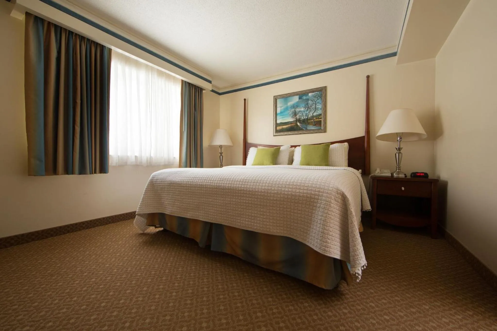 Bed in Villa Roma Resort and Conference Center