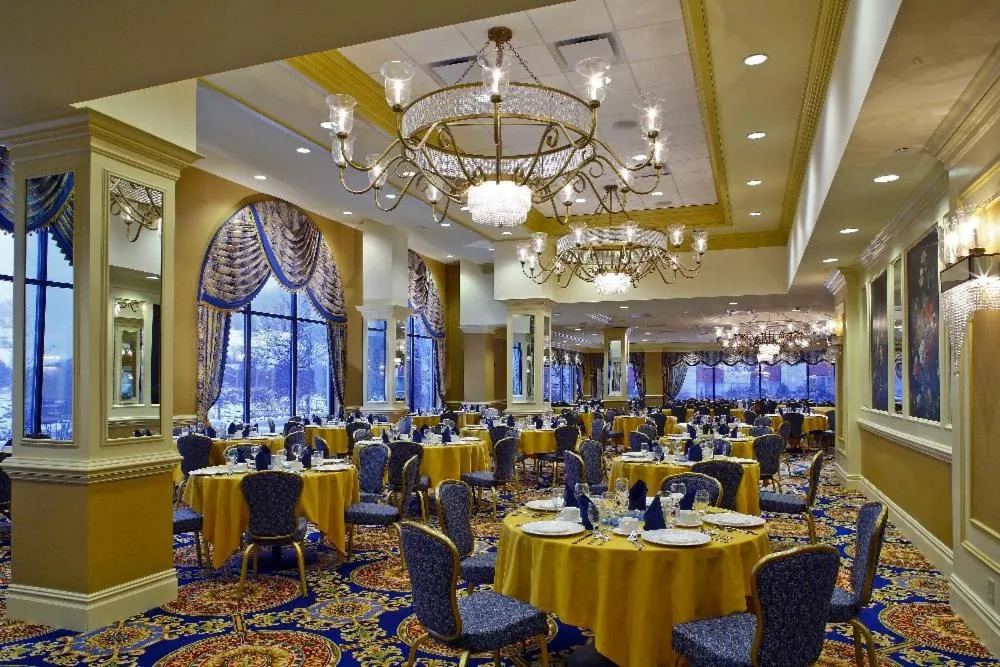 Restaurant/places to eat in Villa Roma Resort and Conference Center