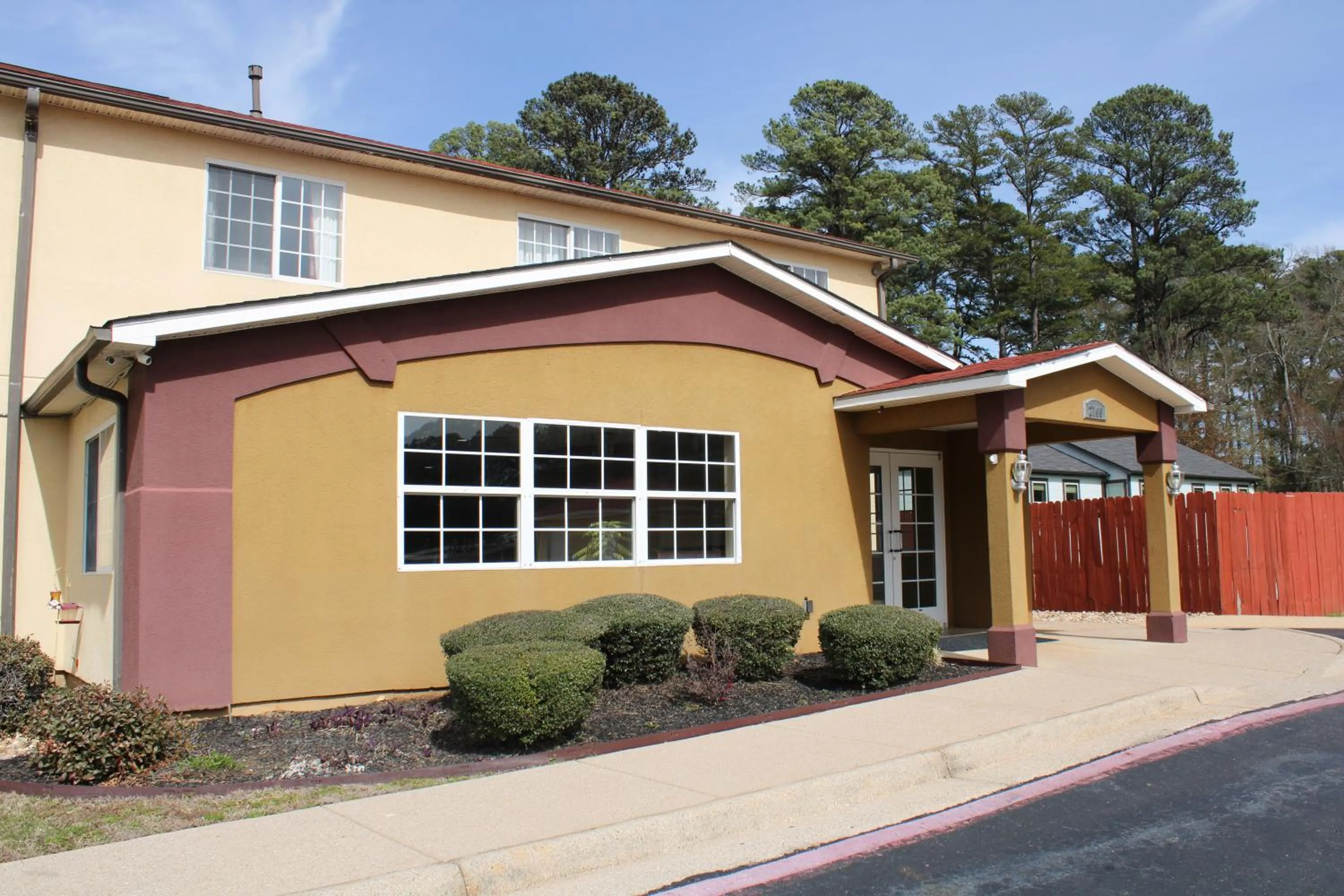 Property building in HomeTown Inn & Suites