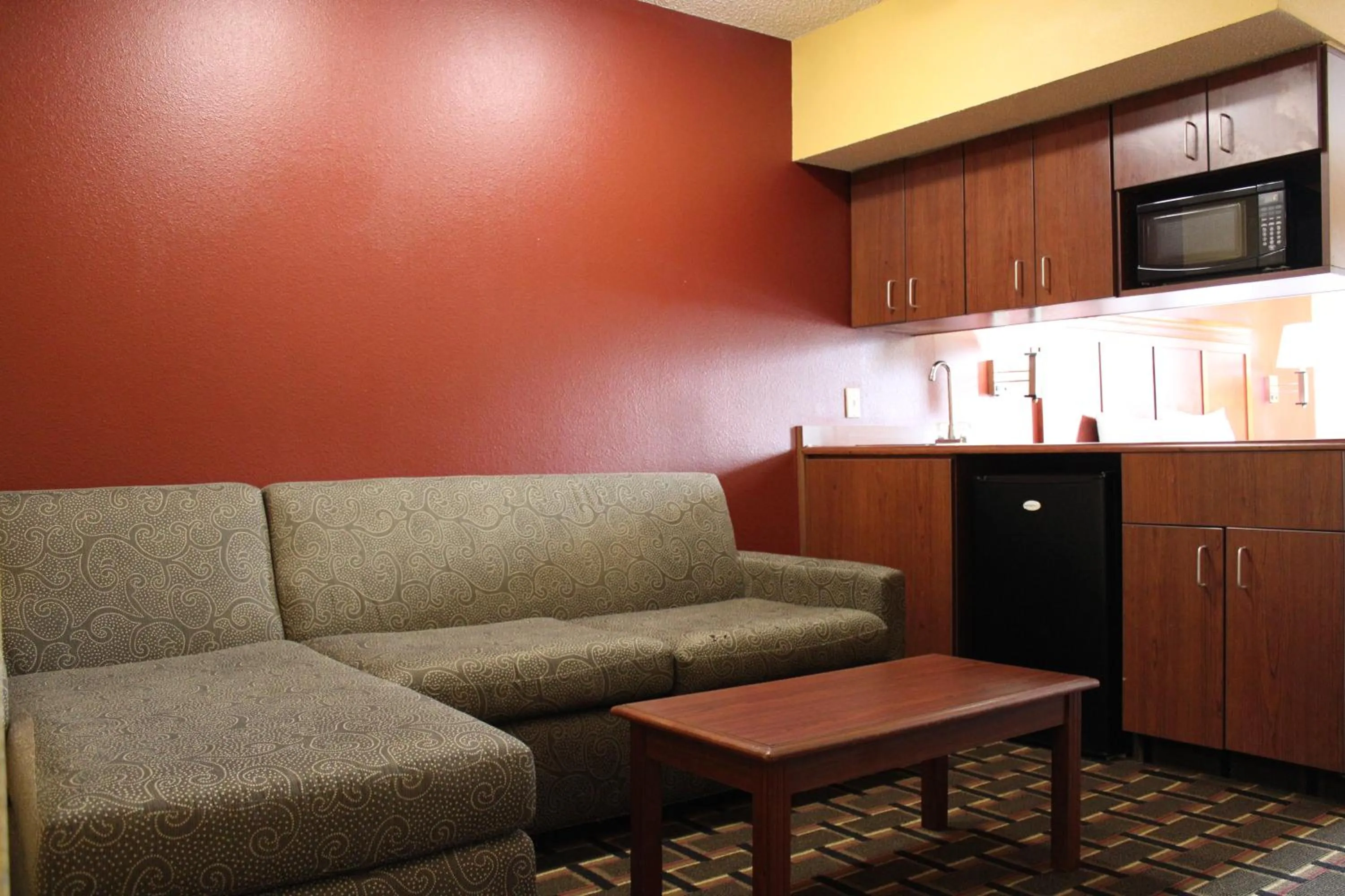 Seating area in HomeTown Inn & Suites