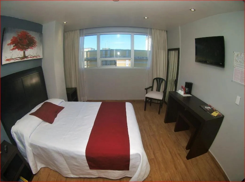 Photo of the whole room, Bed in Roma Guadalajara in downtown