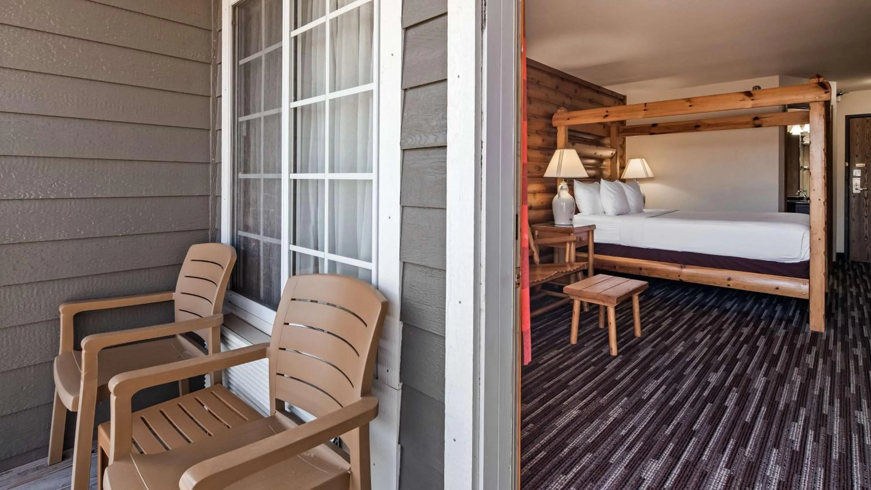 View (from property/room), Bed in Best Western Galena Inn & Suites