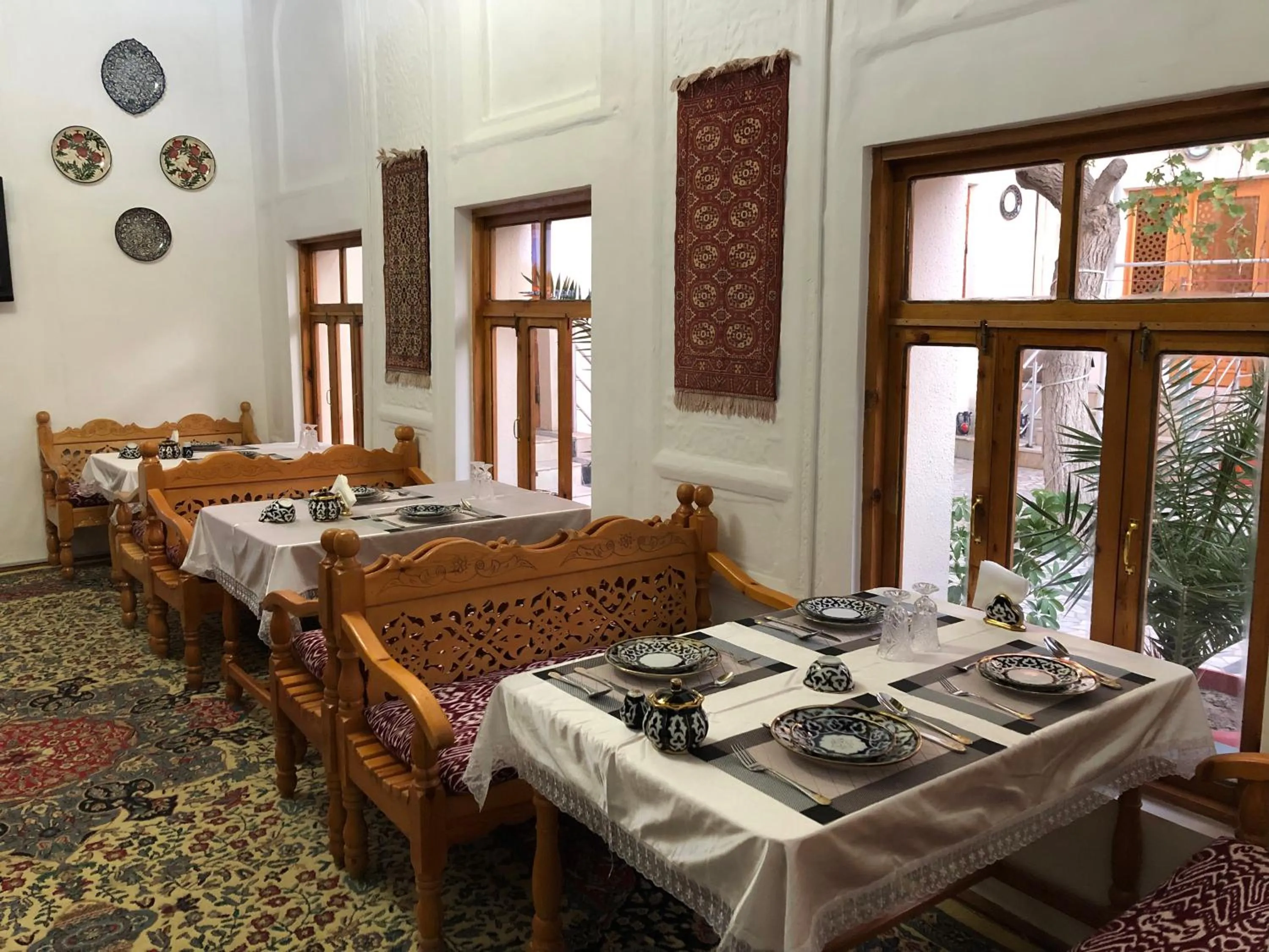 Restaurant/places to eat in Old Bukhara Boutique