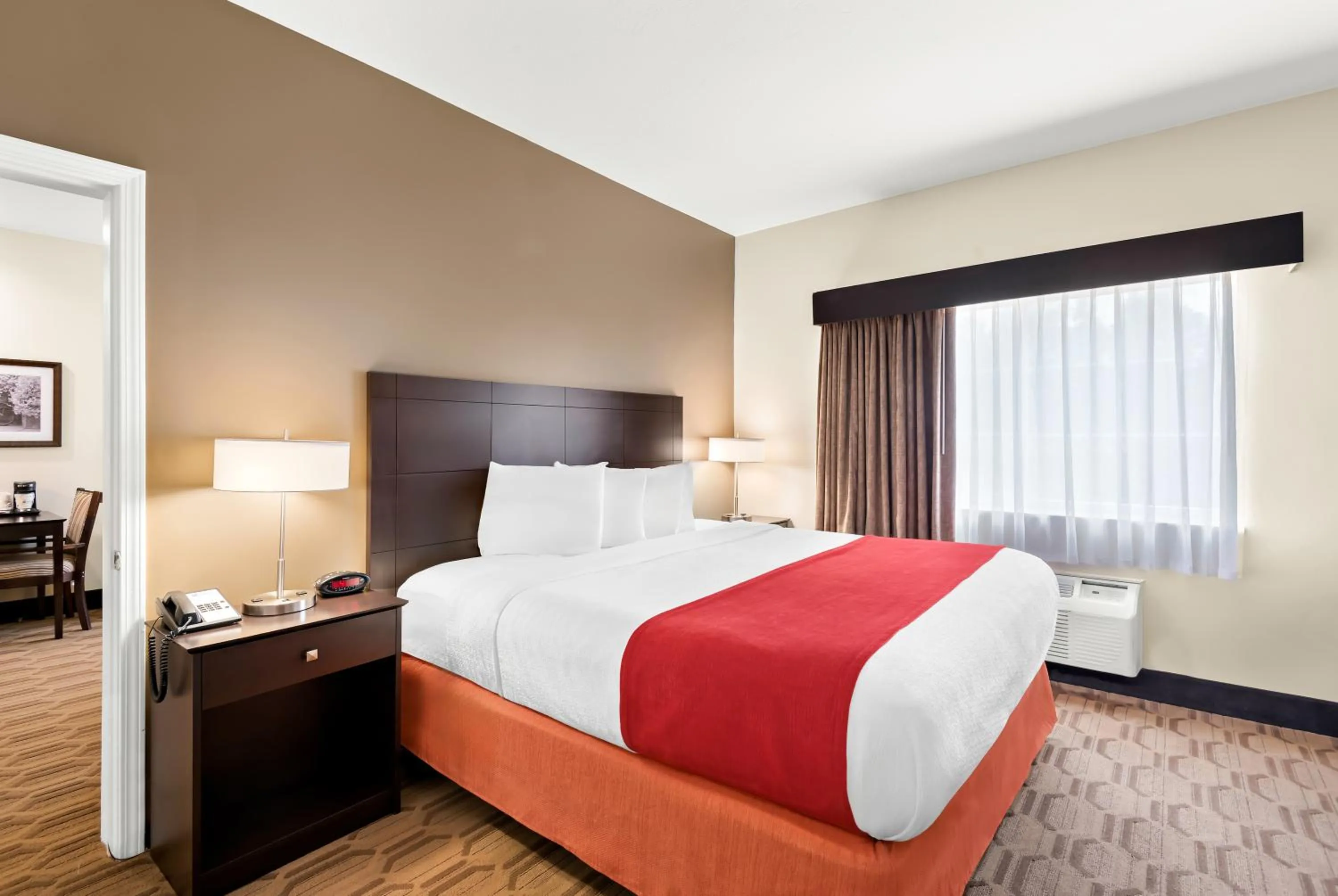 Bed in Best Western Palmyra Inn & Suites