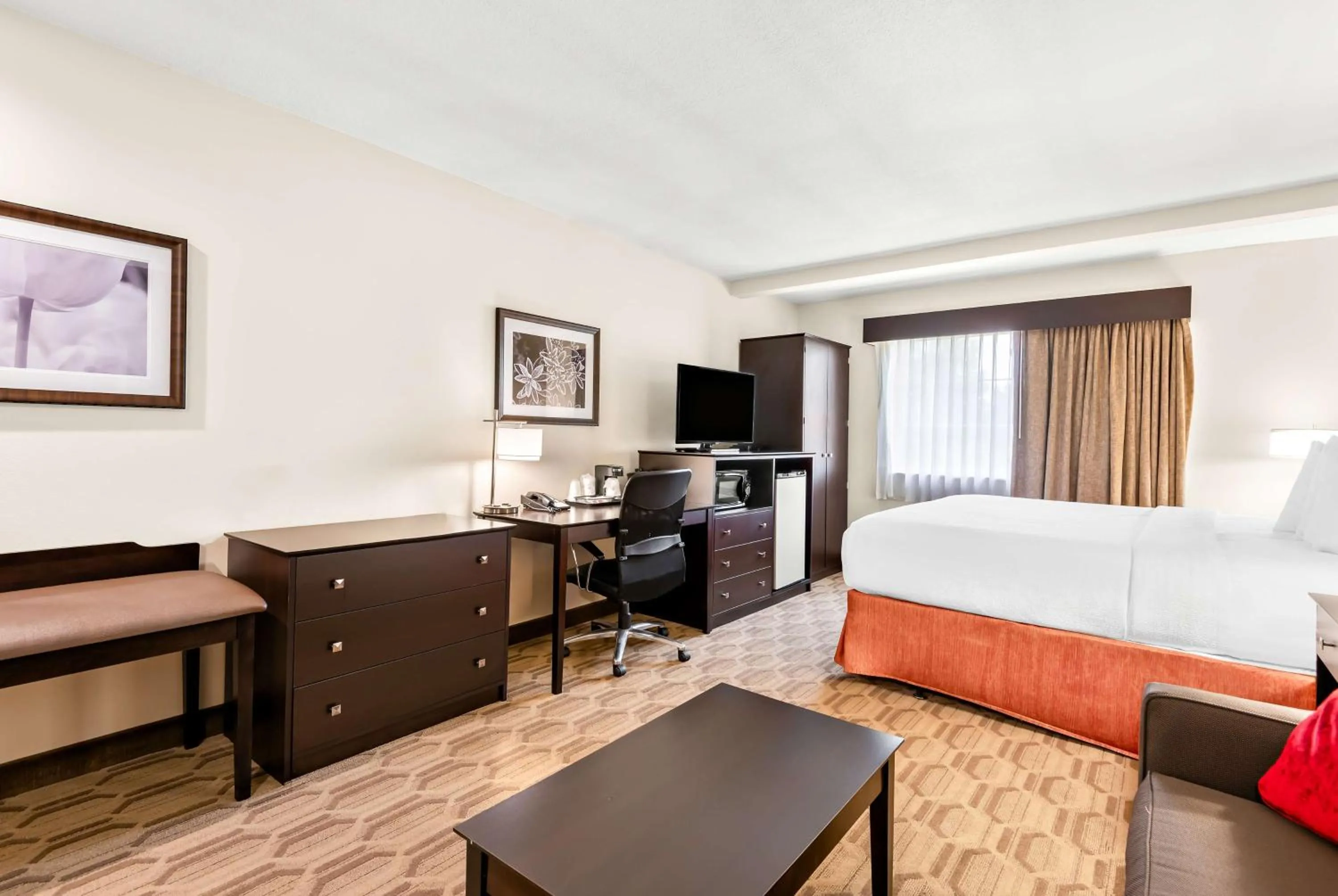 Bedroom, Bed in Best Western Palmyra Inn & Suites