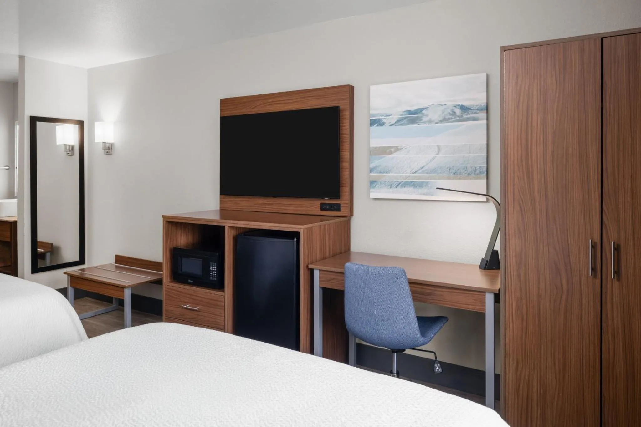 Photo of the whole room, Bed in Garner Hotel Pigeon Forge Downtown by IHG