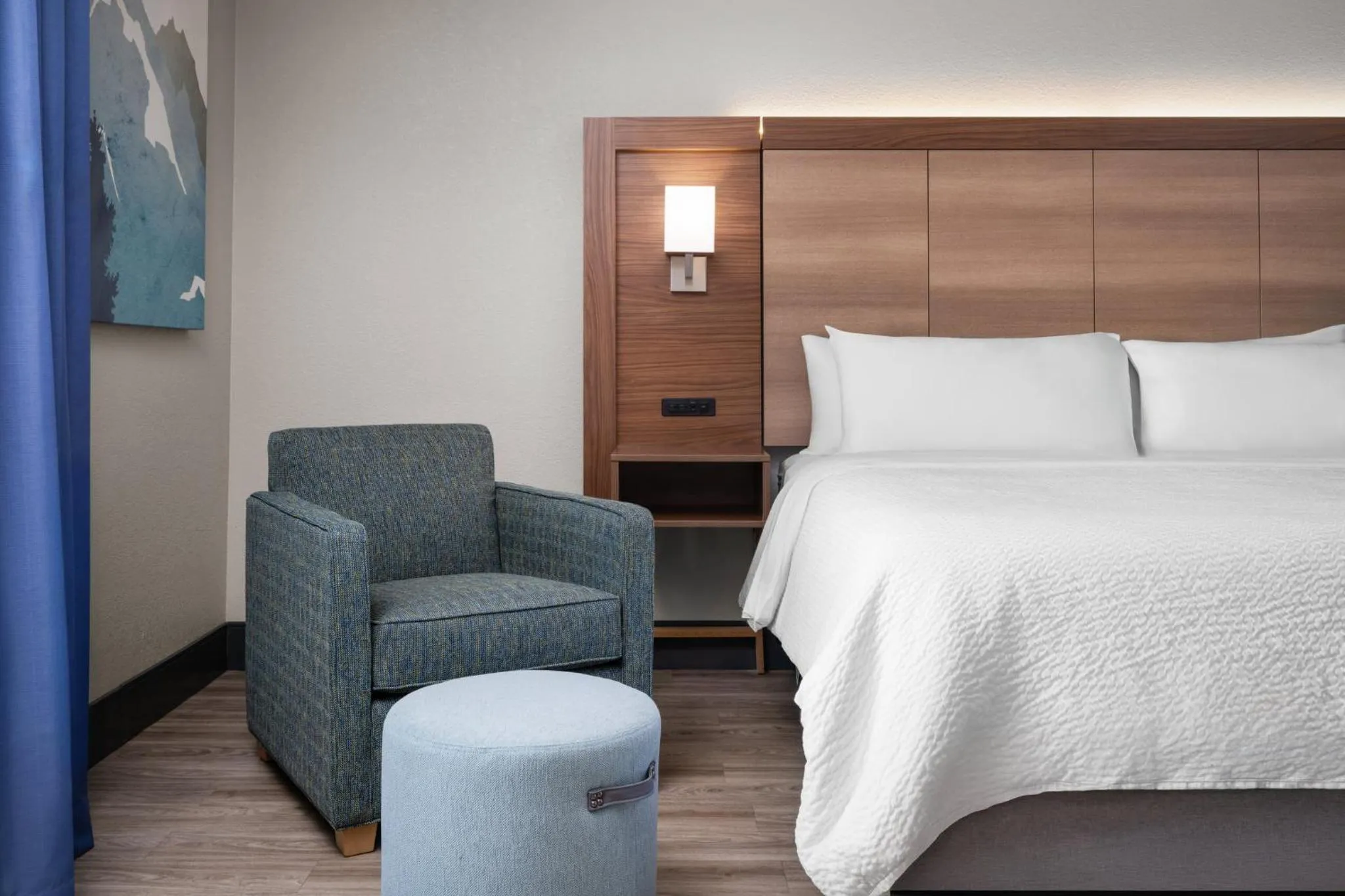 Photo of the whole room, Bed in Garner Hotel Pigeon Forge Downtown by IHG