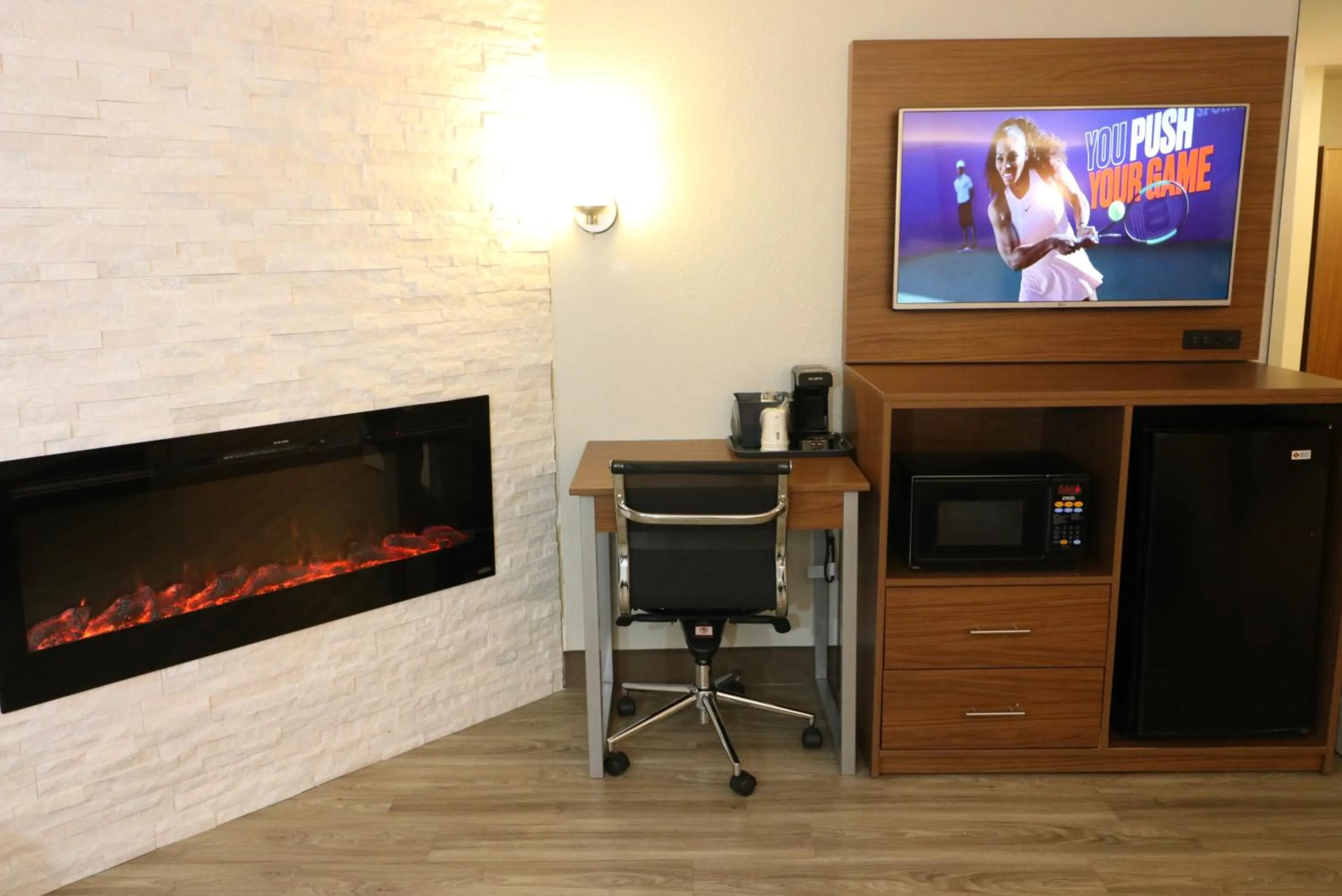 TV and multimedia in Hotel LeBlanc Best Western Signature Collection