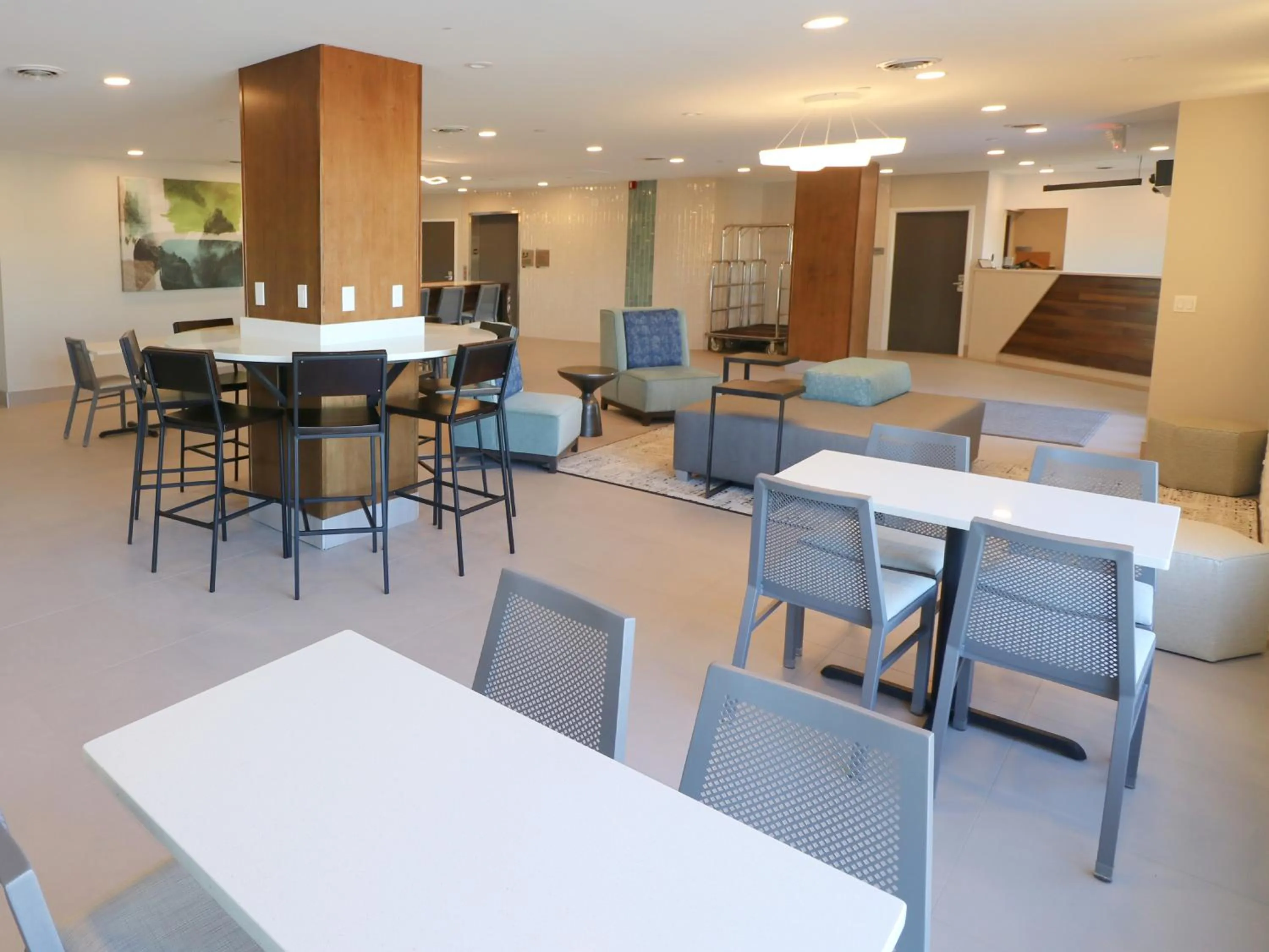 Seating area in Hotel LeBlanc Best Western Signature Collection